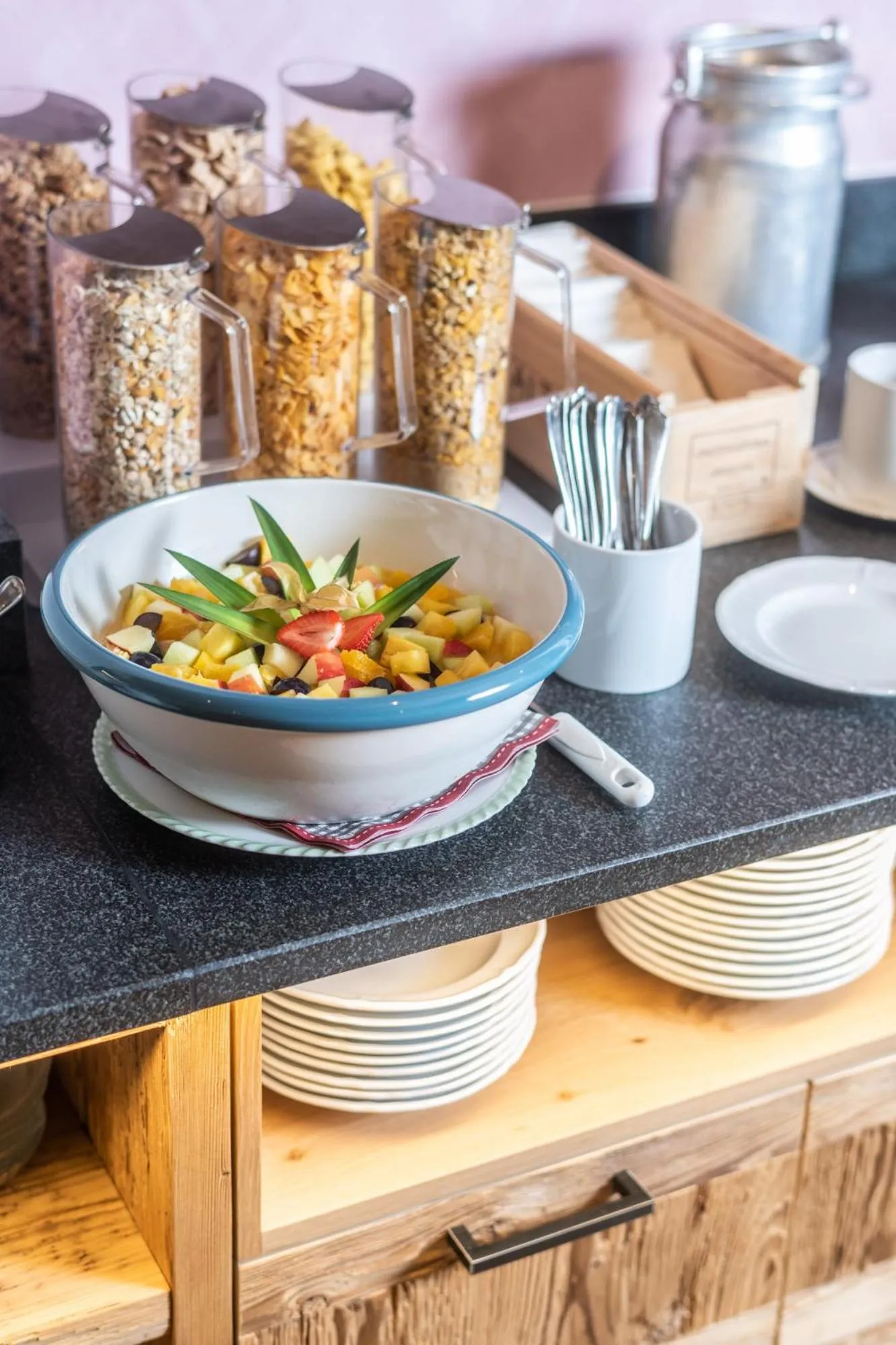 Buffet breakfast in Hotel La Cruna