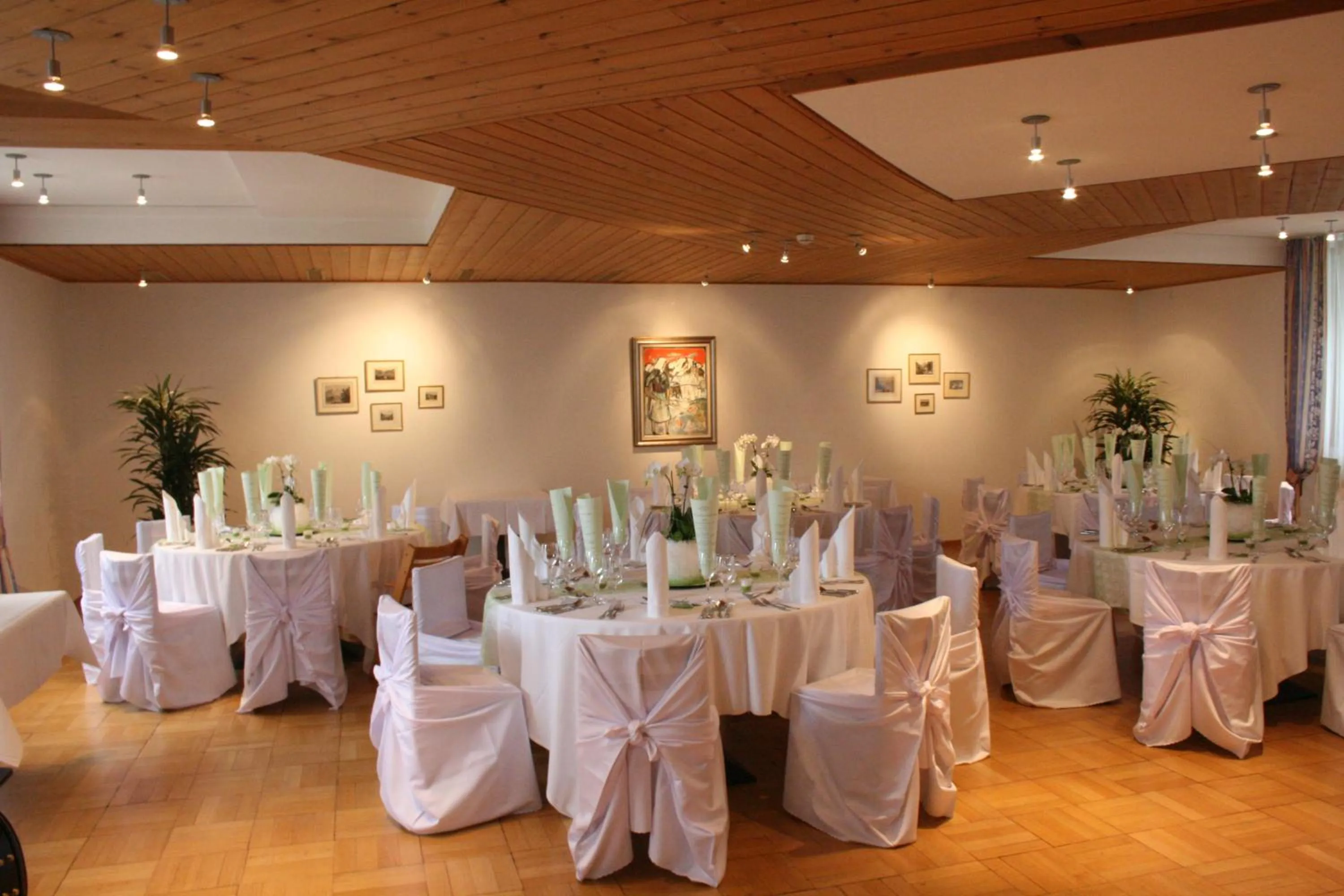 Restaurant/places to eat in Hotel La Cruna