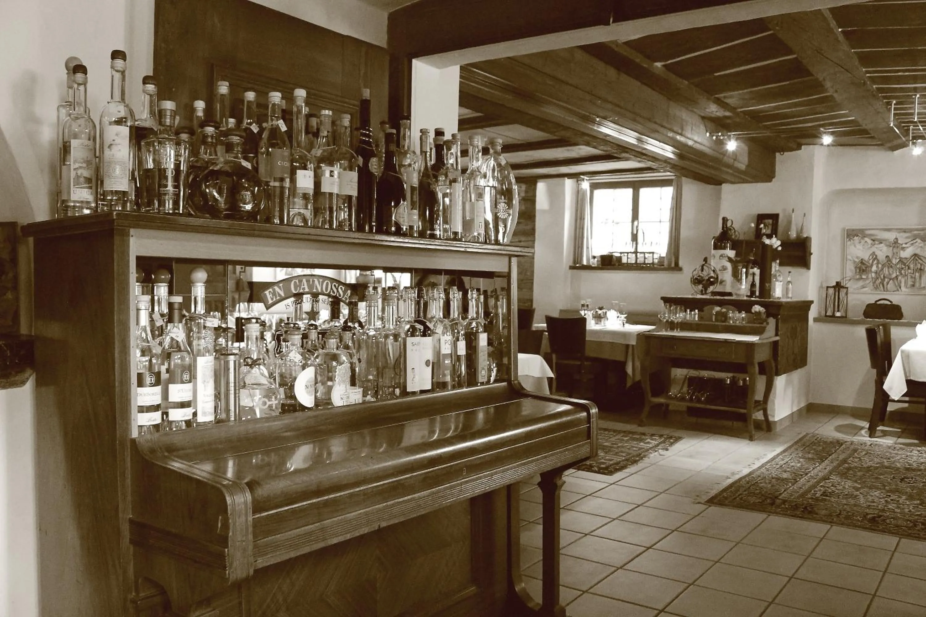 Restaurant/places to eat in Hotel La Cruna