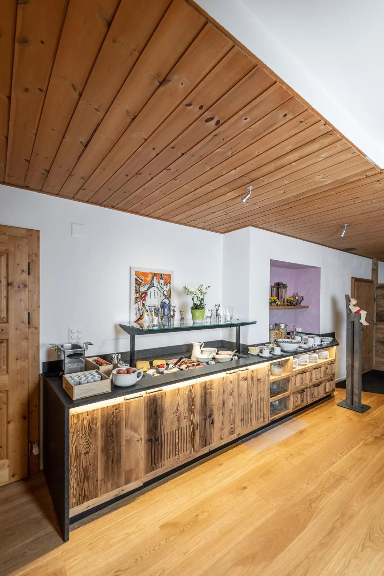 Buffet breakfast in Hotel La Cruna