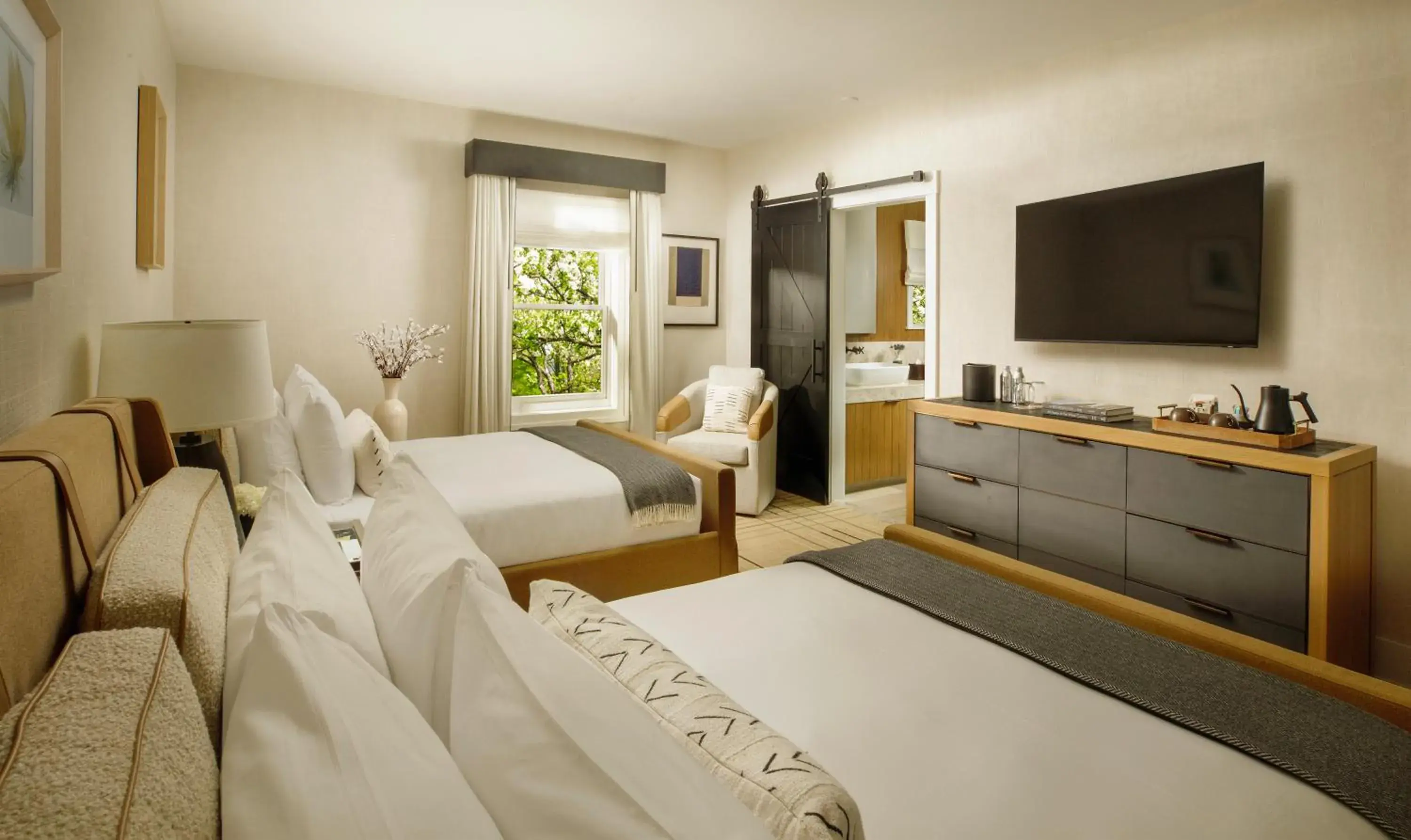 Bed in MacArthur Place Inn & Spa Bed in MacArthur Place Inn & Spa