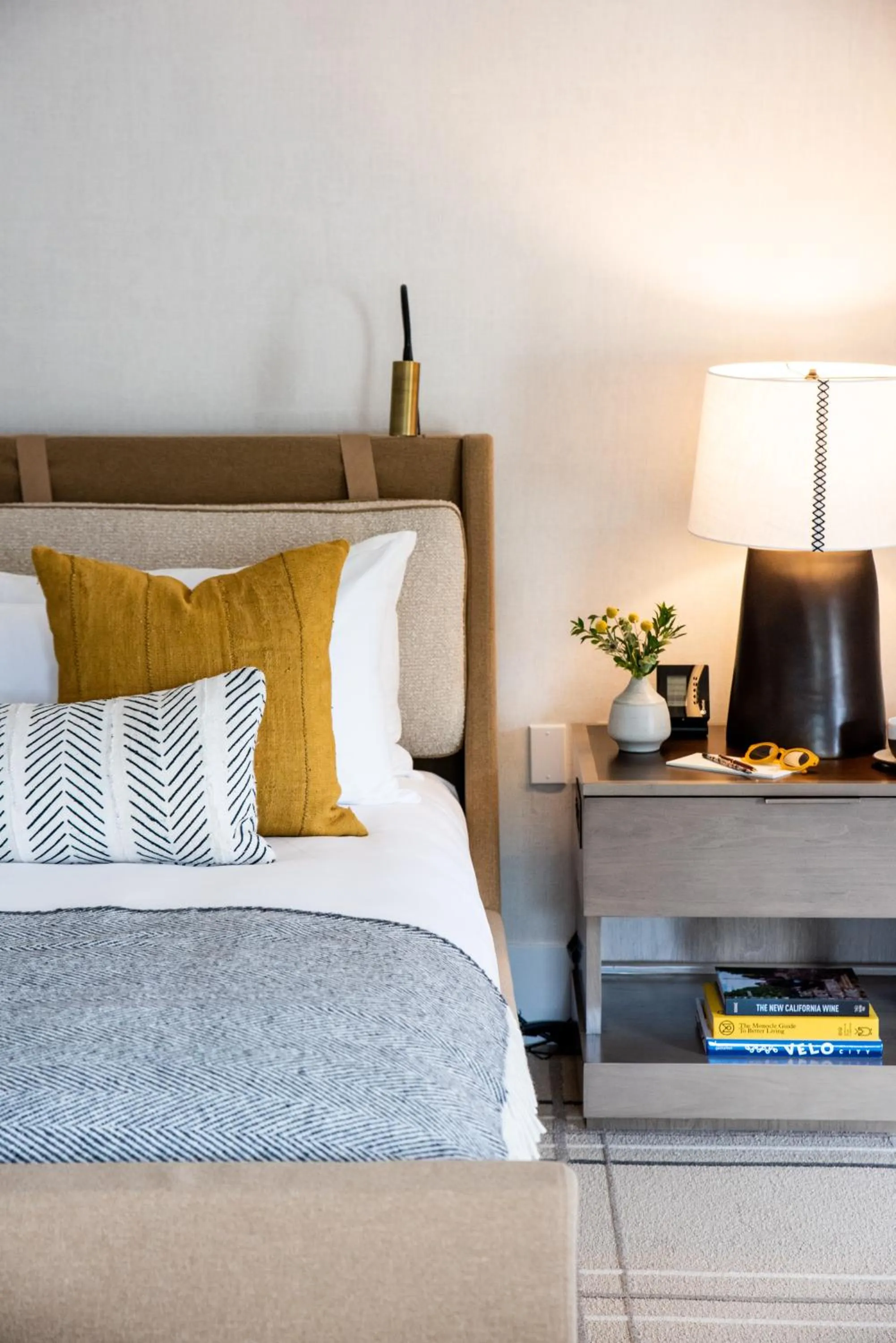 Bed in MacArthur Place Inn & Spa