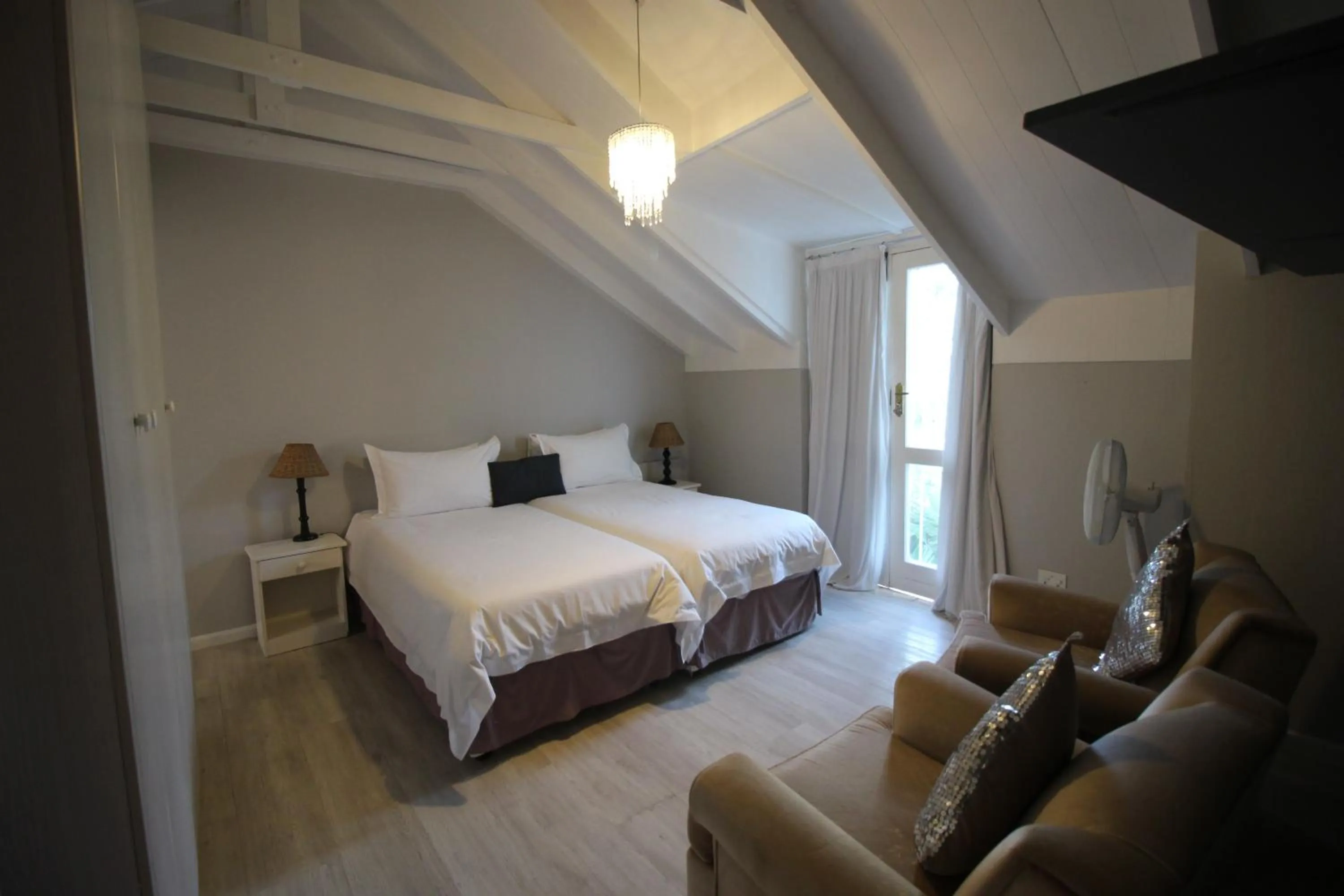Photo of the whole room, Bed in Mountain Manor Guest House & Executive Suites
