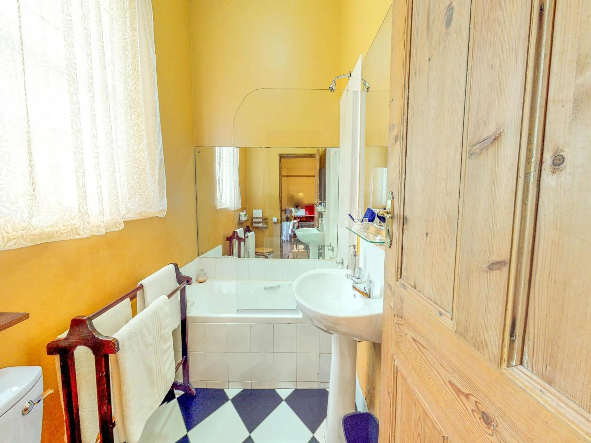 Shower in Mountain Manor Guest House & Executive Suites
