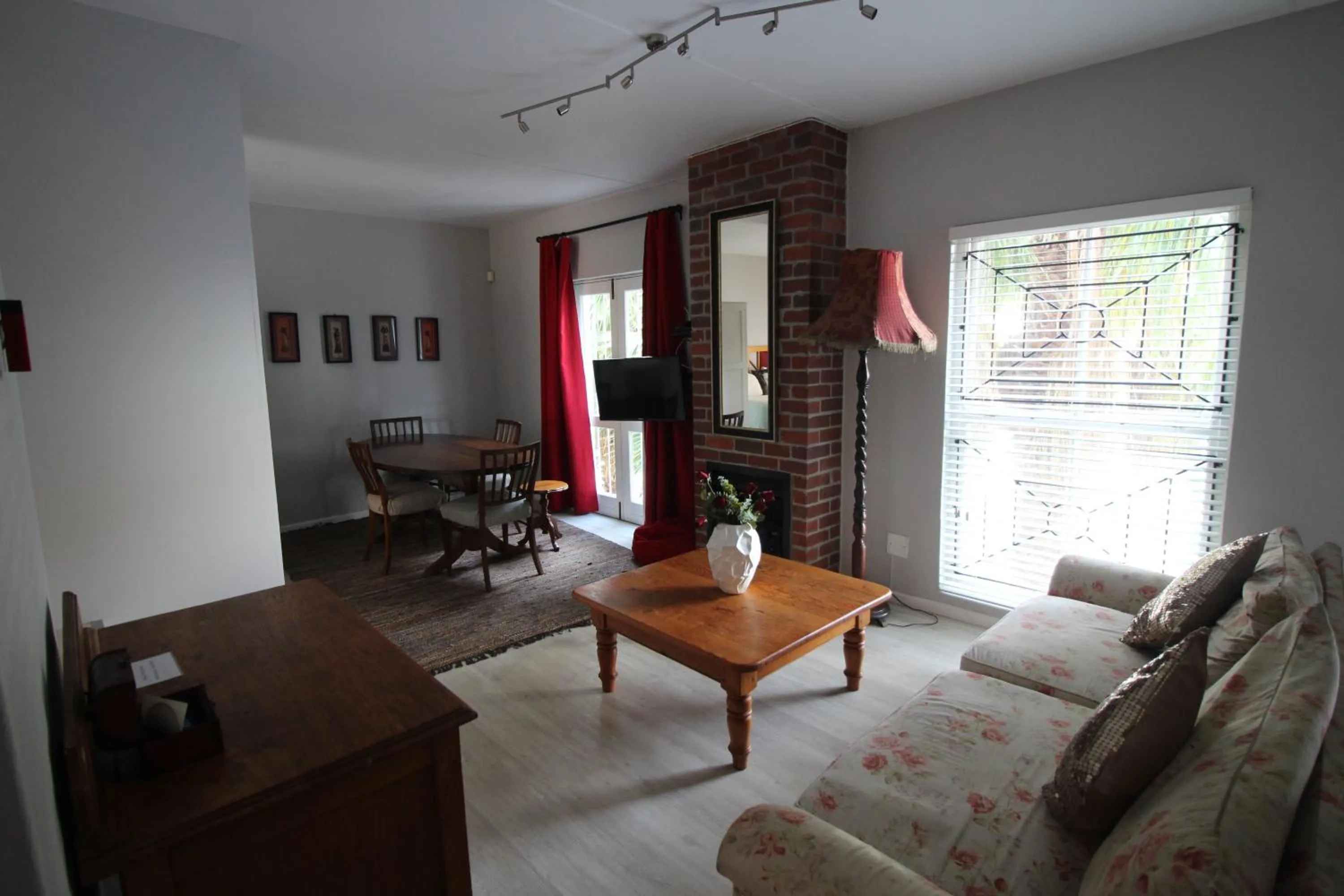 Living room in Mountain Manor Guest House & Executive Suites