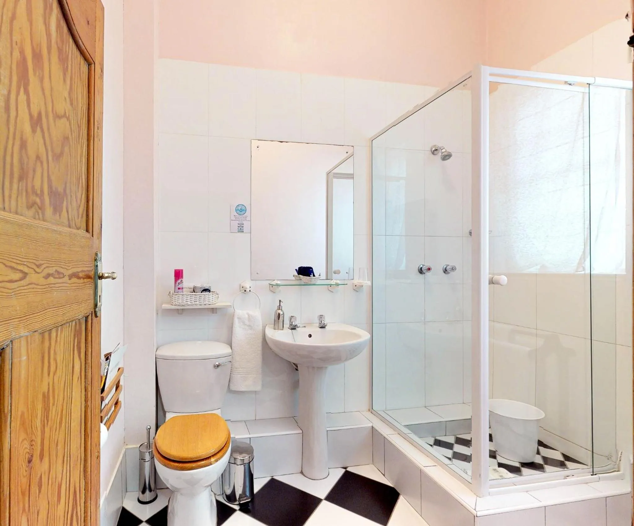 Shower in Mountain Manor Guest House & Executive Suites