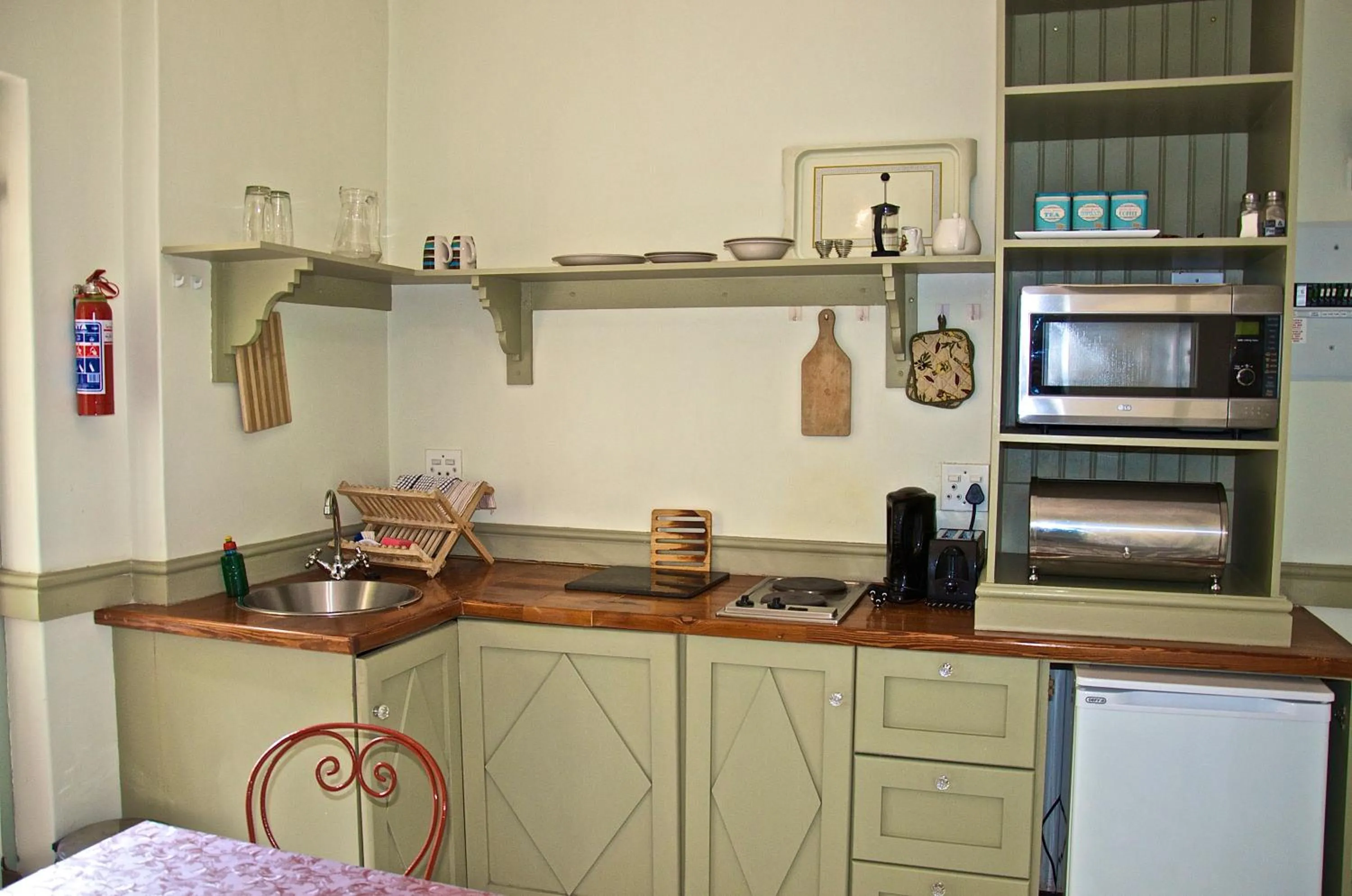 Kitchen or kitchenette in Mountain Manor Guest House & Executive Suites