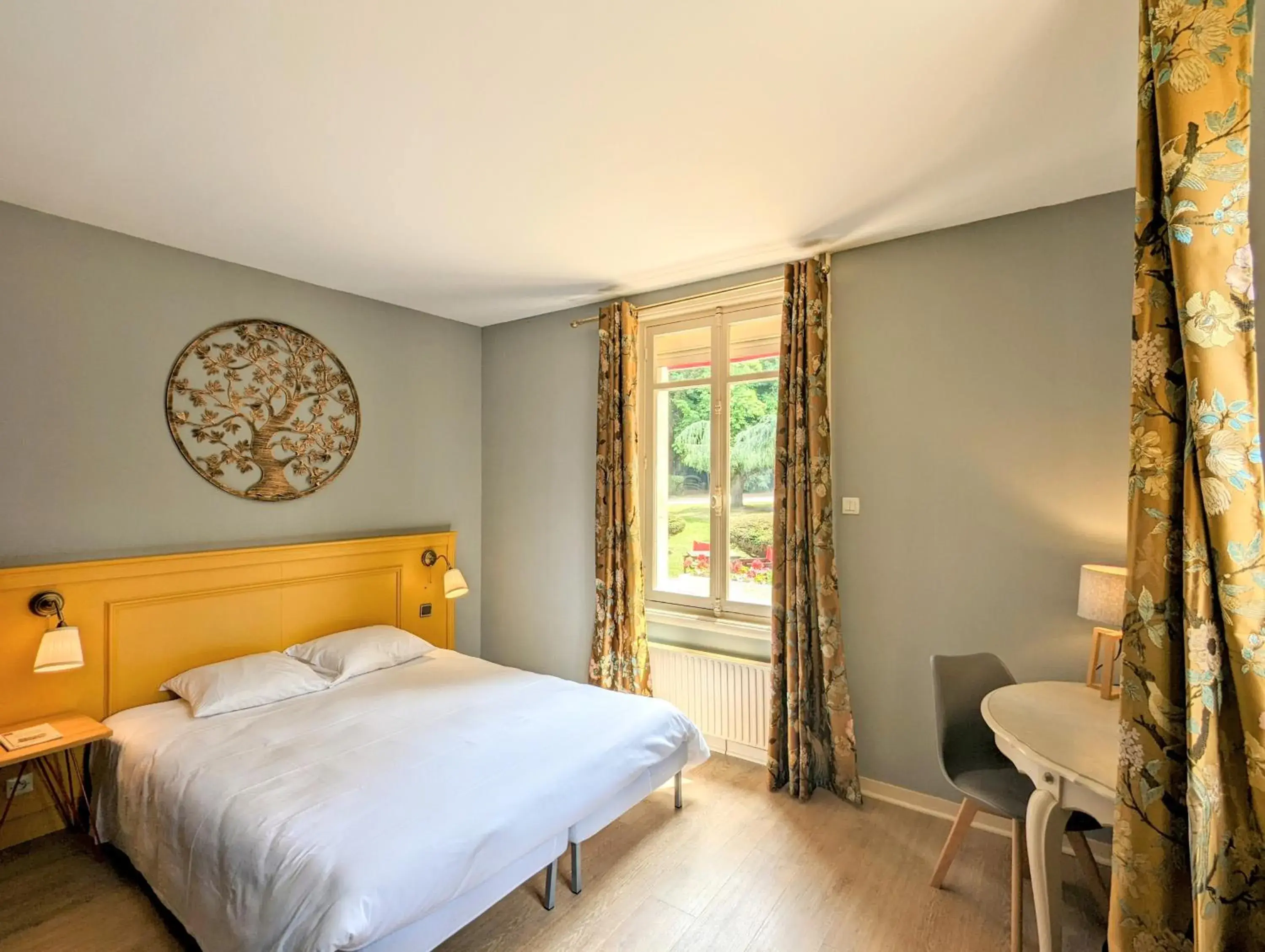 Photo of the whole room, Bed in Château Corneille Photo of the whole room, Bed in Château Corneille