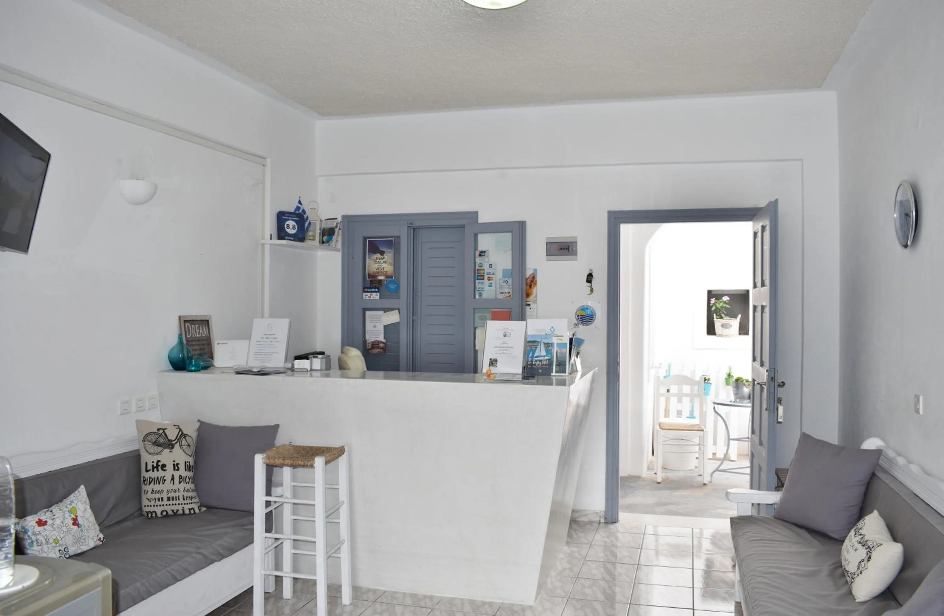 Library in Zacharakis Studios