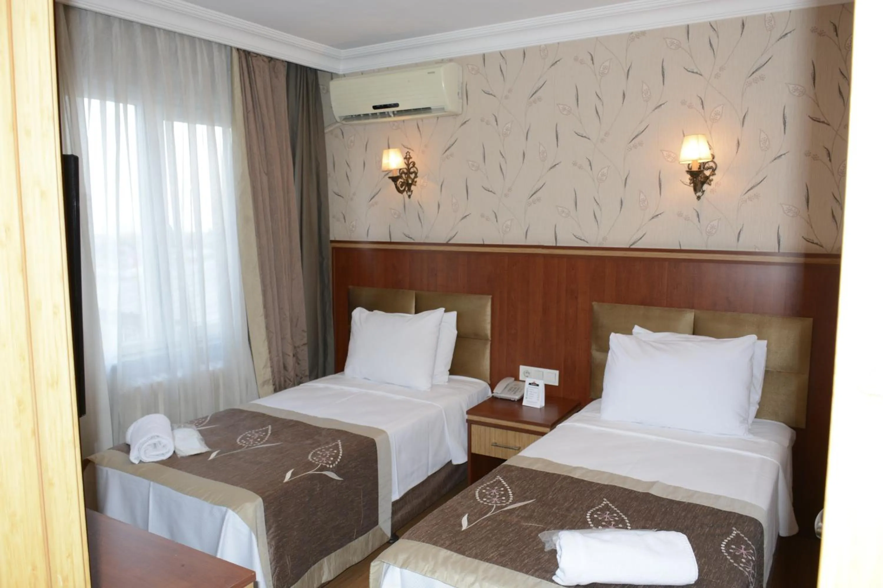 Bed in Hermanos Hotel