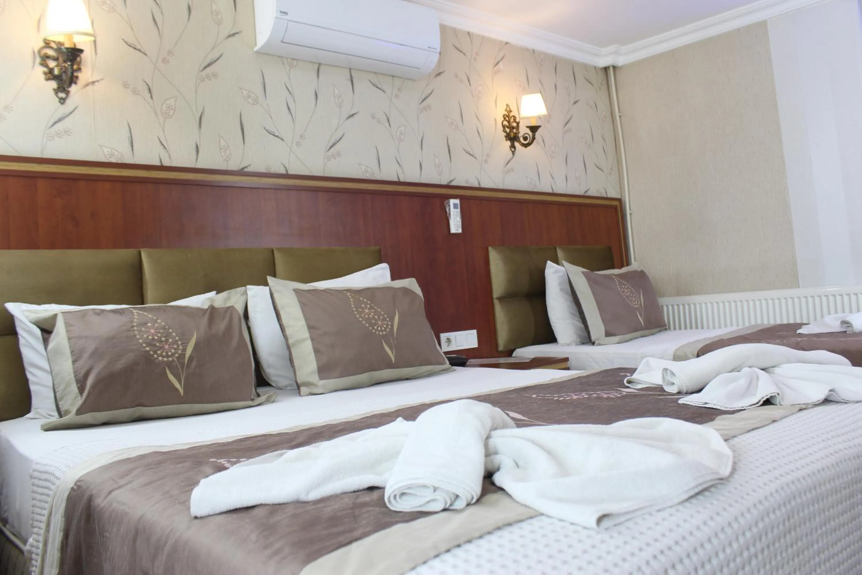 Bed in Hermanos Hotel