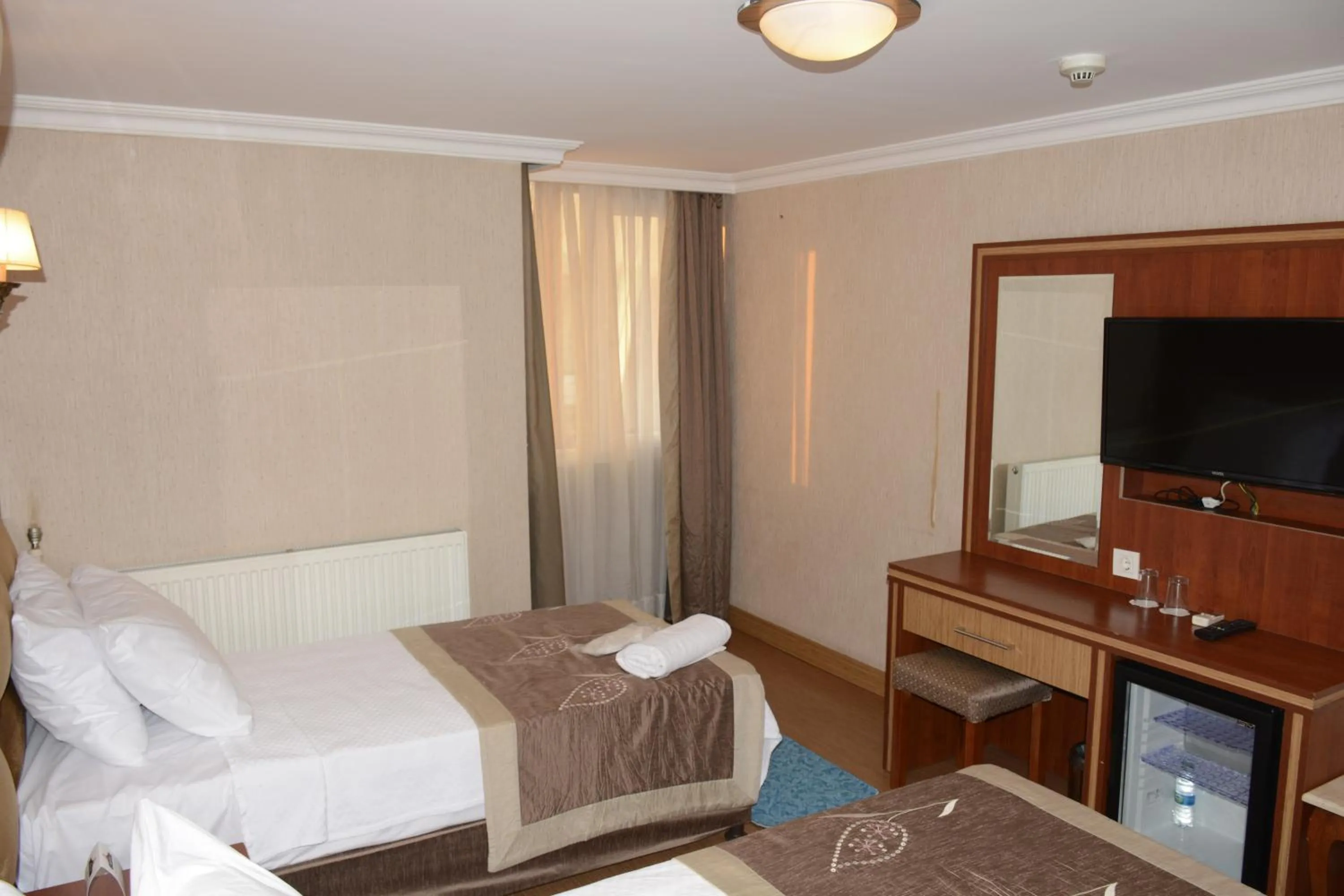 Property building, Bed in Hermanos Hotel