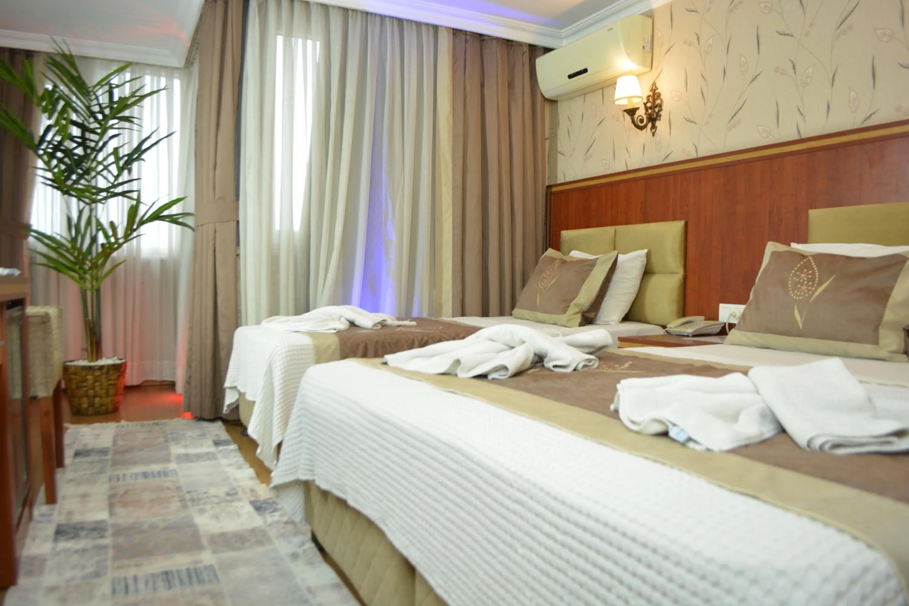 Bed in Hermanos Hotel