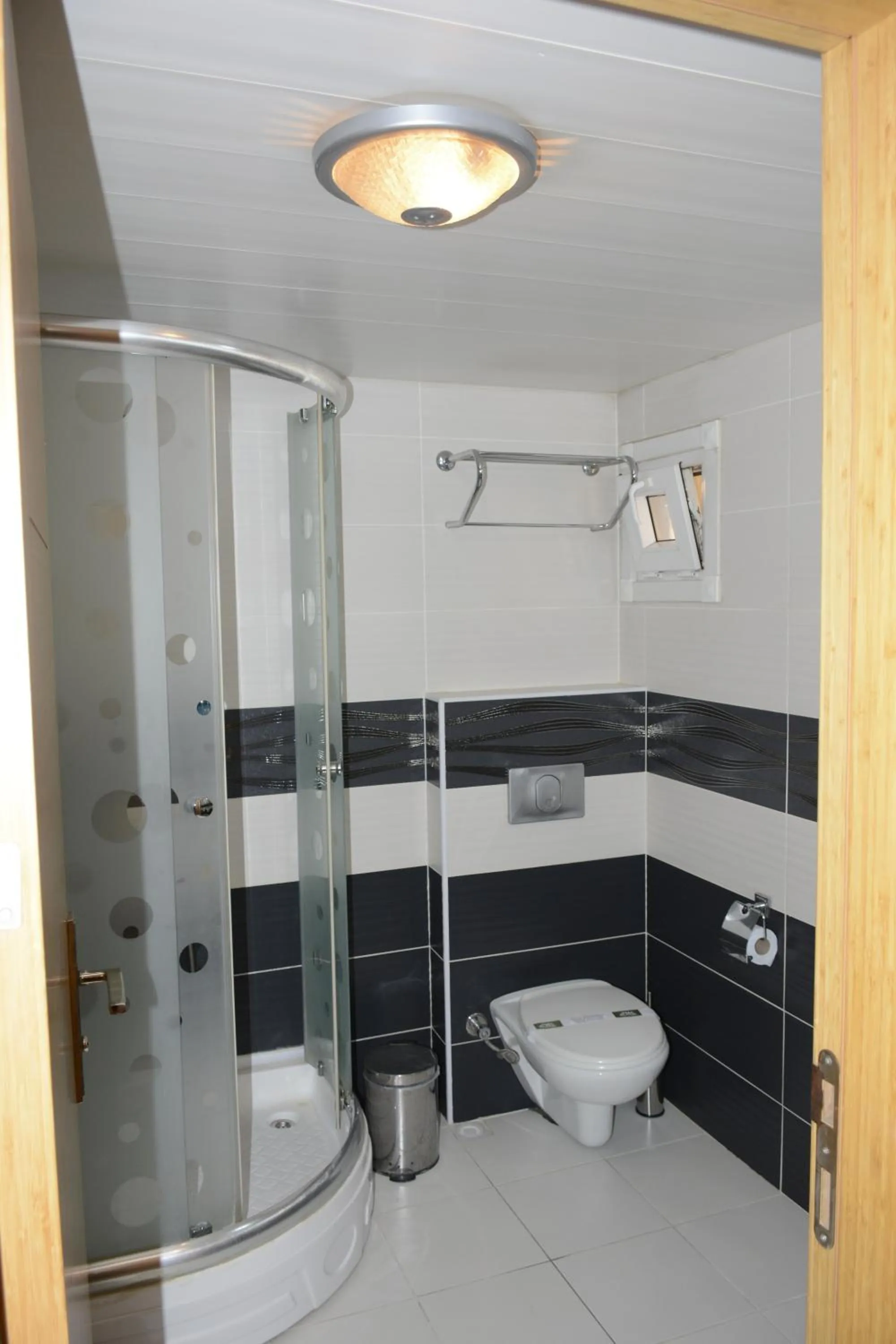 Shower in Hermanos Hotel