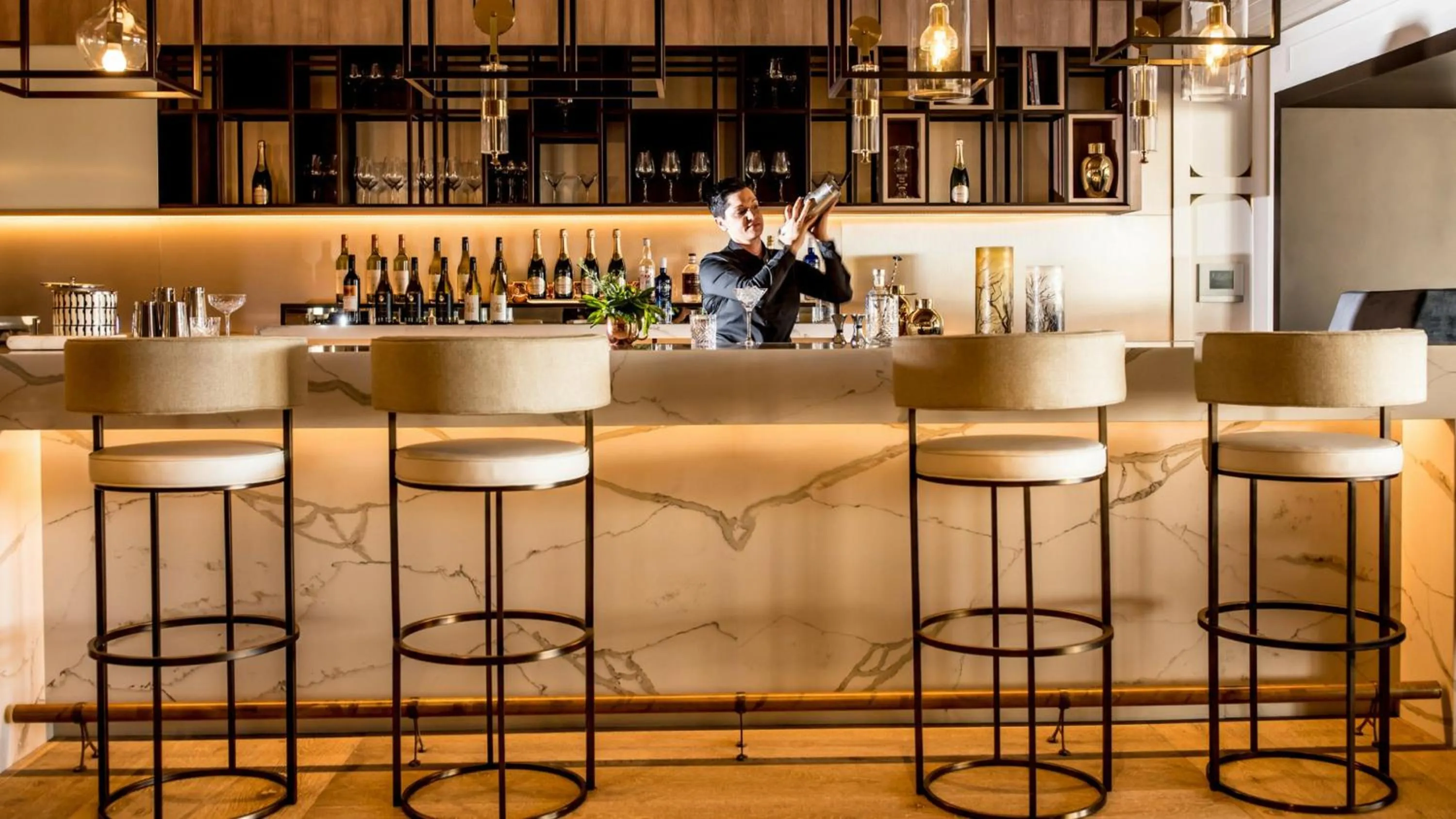 Lounge or bar in InterContinental Perth City Centre by IHG