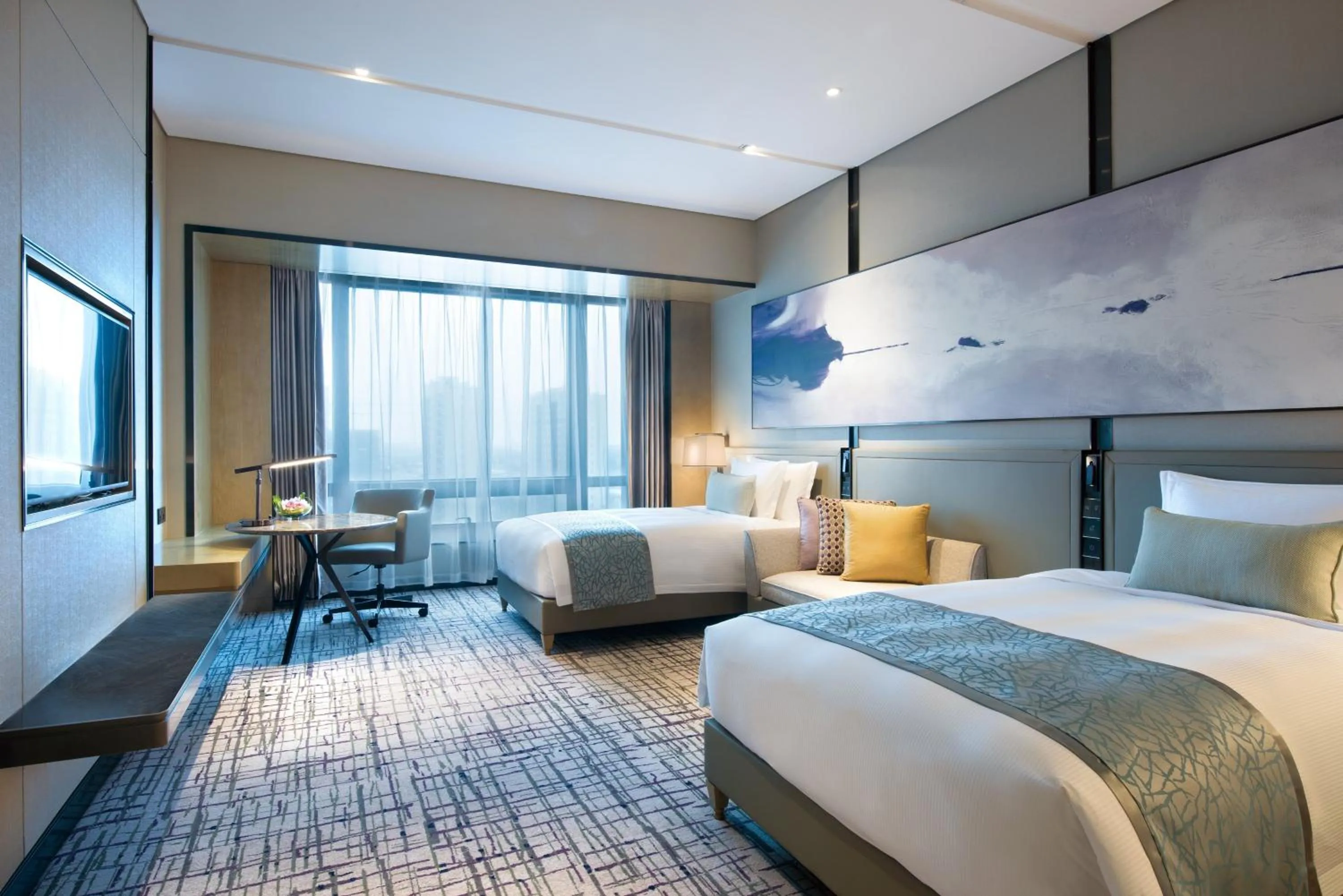 Photo of the whole room, Bed in Crowne Plaza Shanghai Pujiang by IHG