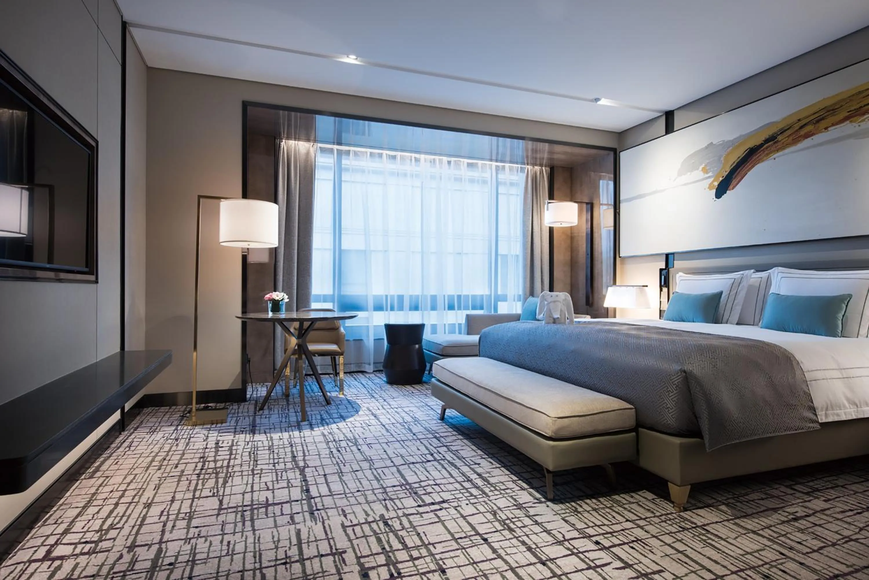 Photo of the whole room, Bed in Crowne Plaza Shanghai Pujiang by IHG