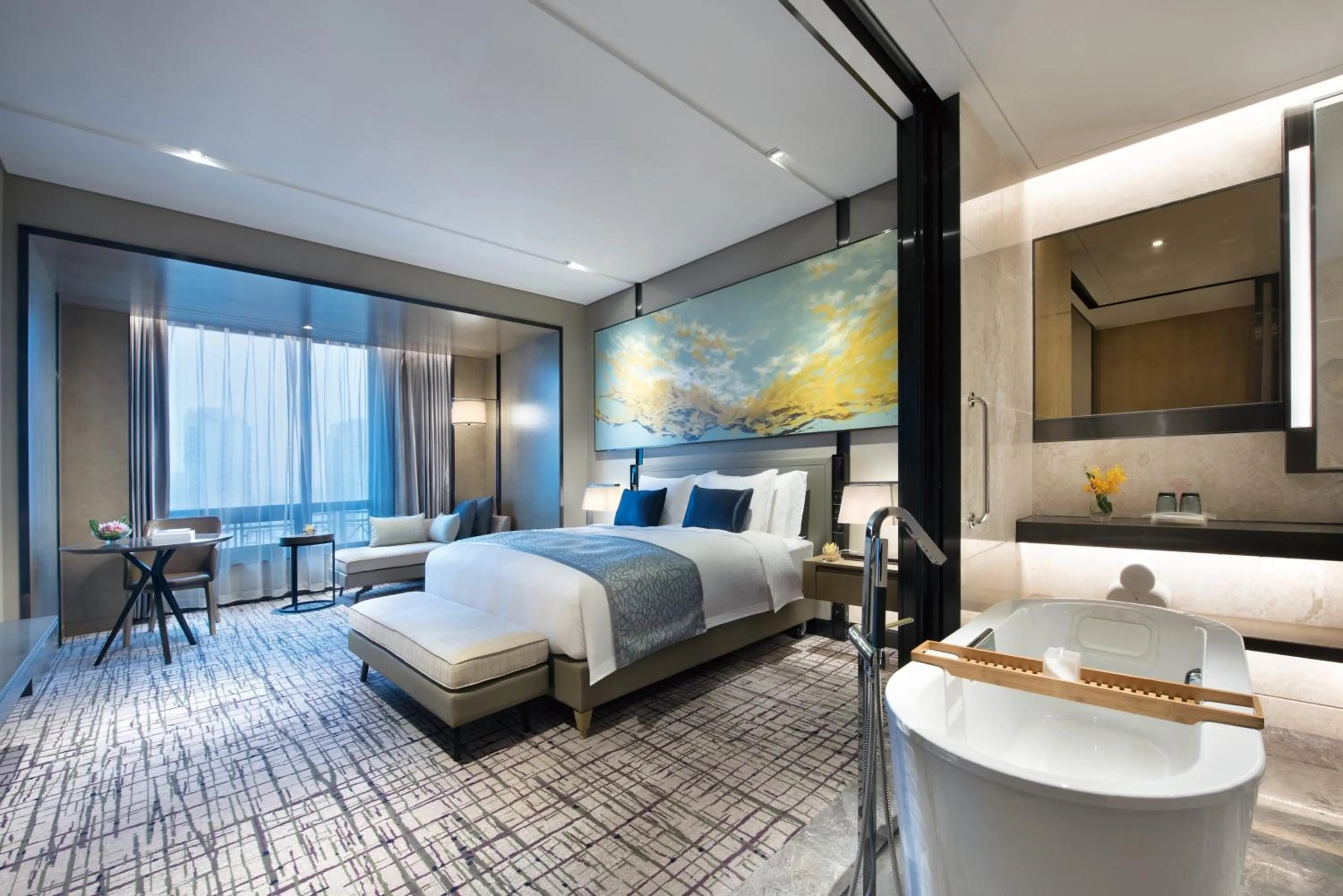 Photo of the whole room, Bed in Crowne Plaza Shanghai Pujiang by IHG