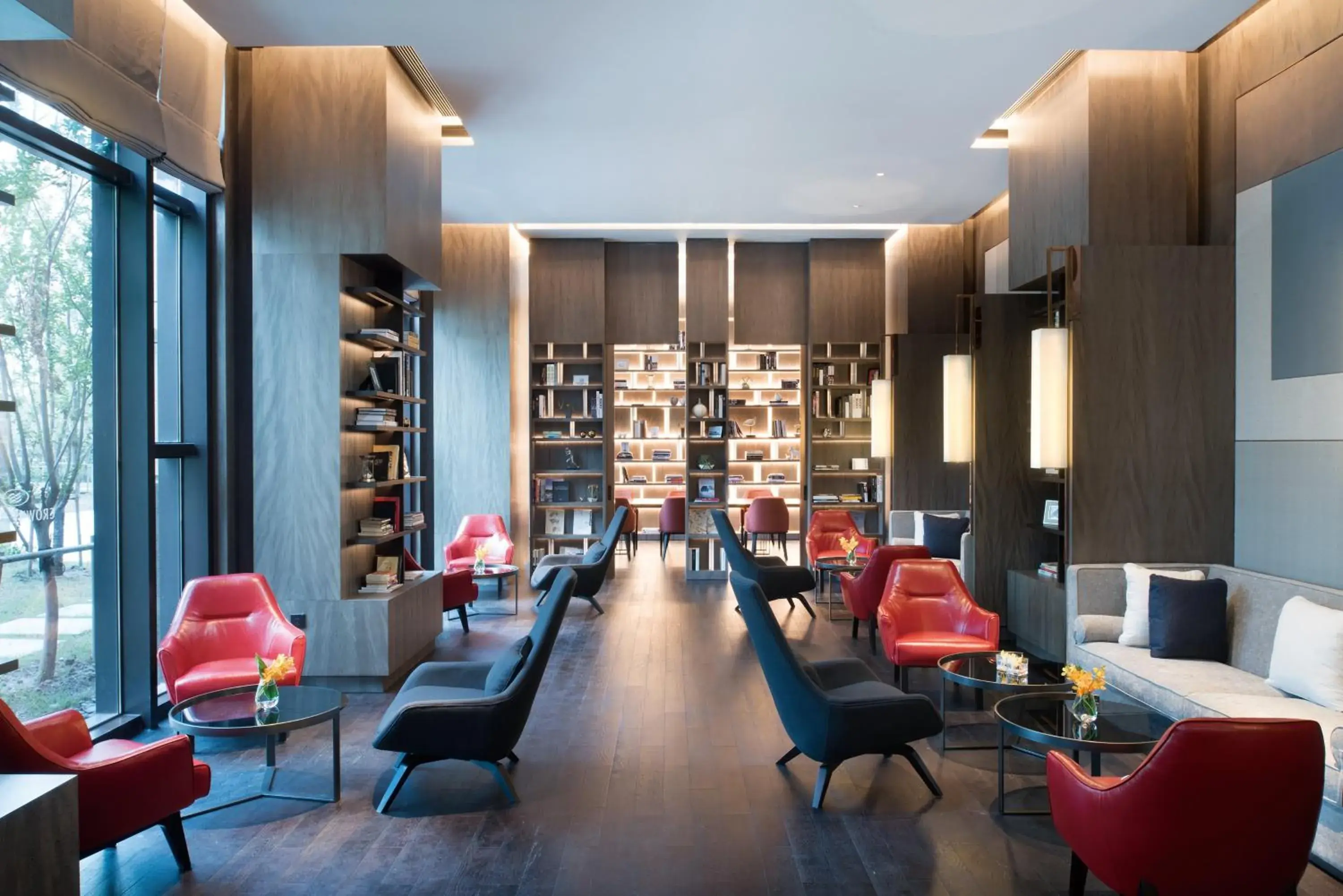 Lounge or bar in Crowne Plaza Shanghai Pujiang by IHG Lounge or bar in Crowne Plaza Shanghai Pujiang by IHG