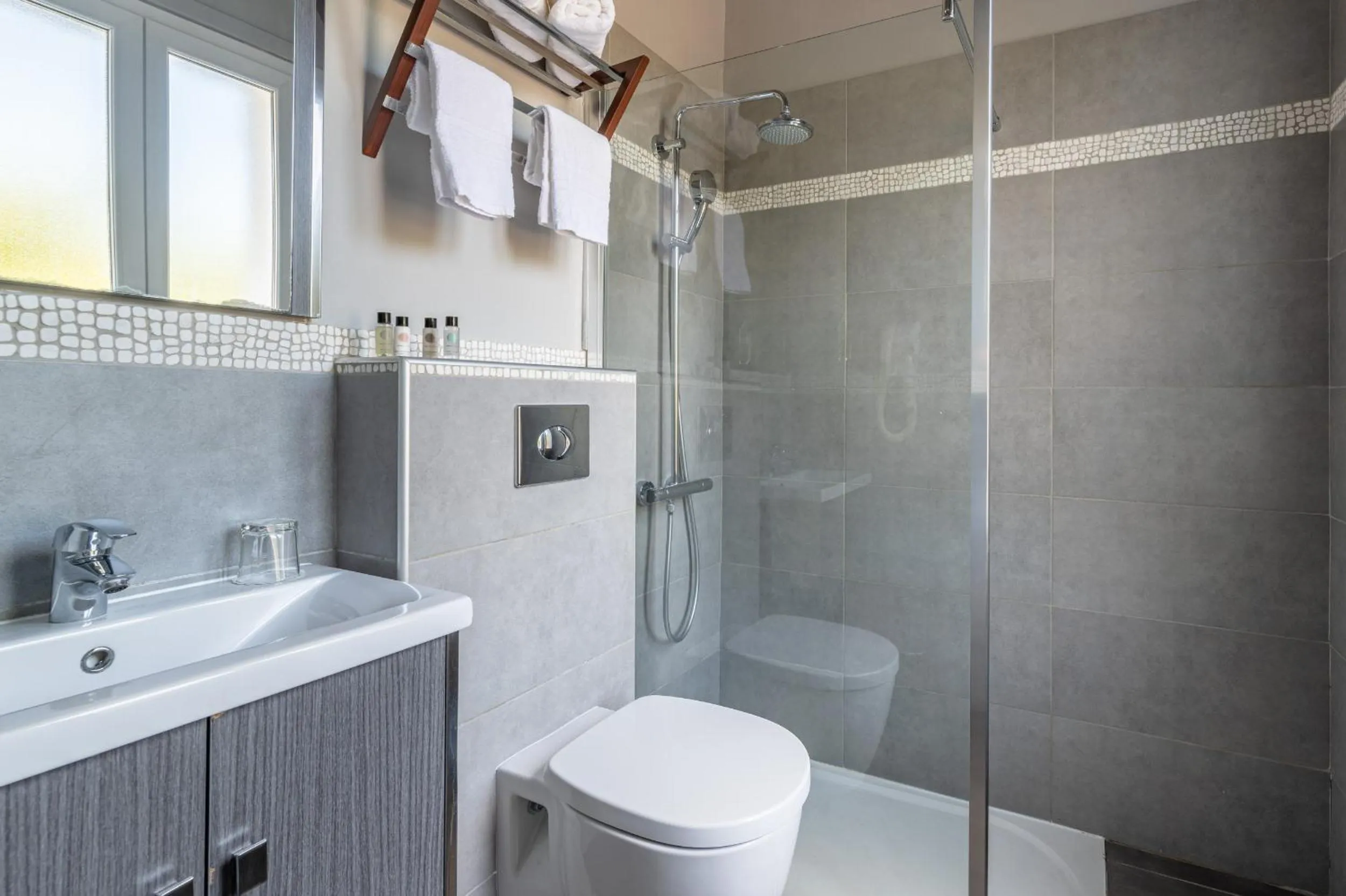 Bathroom in Les Jardins du Cèdre, Boutique hôtel & gastronomie