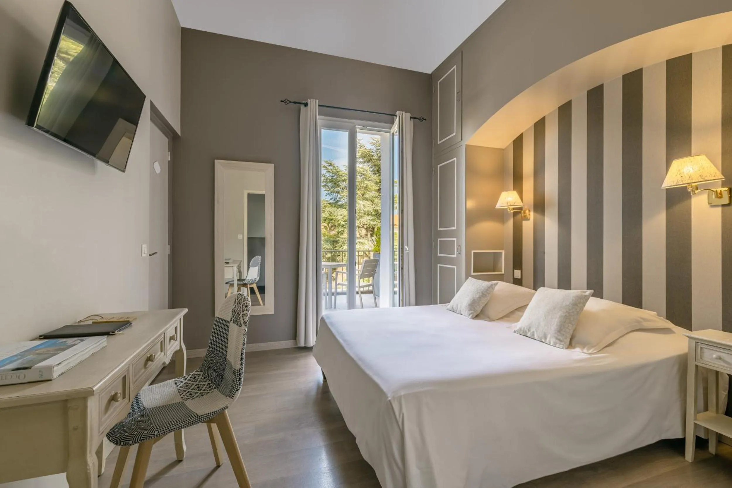 Bedroom, Bed in Les Jardins du Cèdre, Boutique hôtel & gastronomie