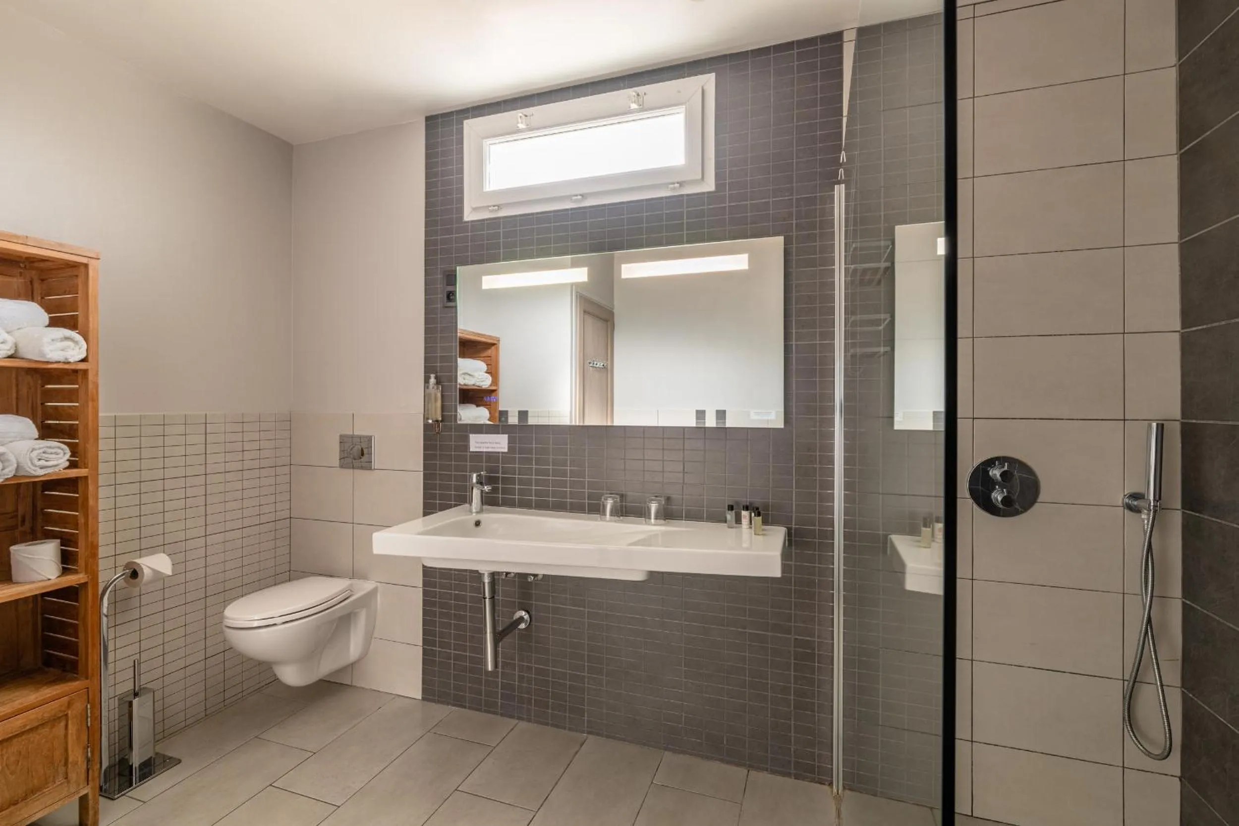 Bathroom in Les Jardins du Cèdre, Boutique hôtel & gastronomie