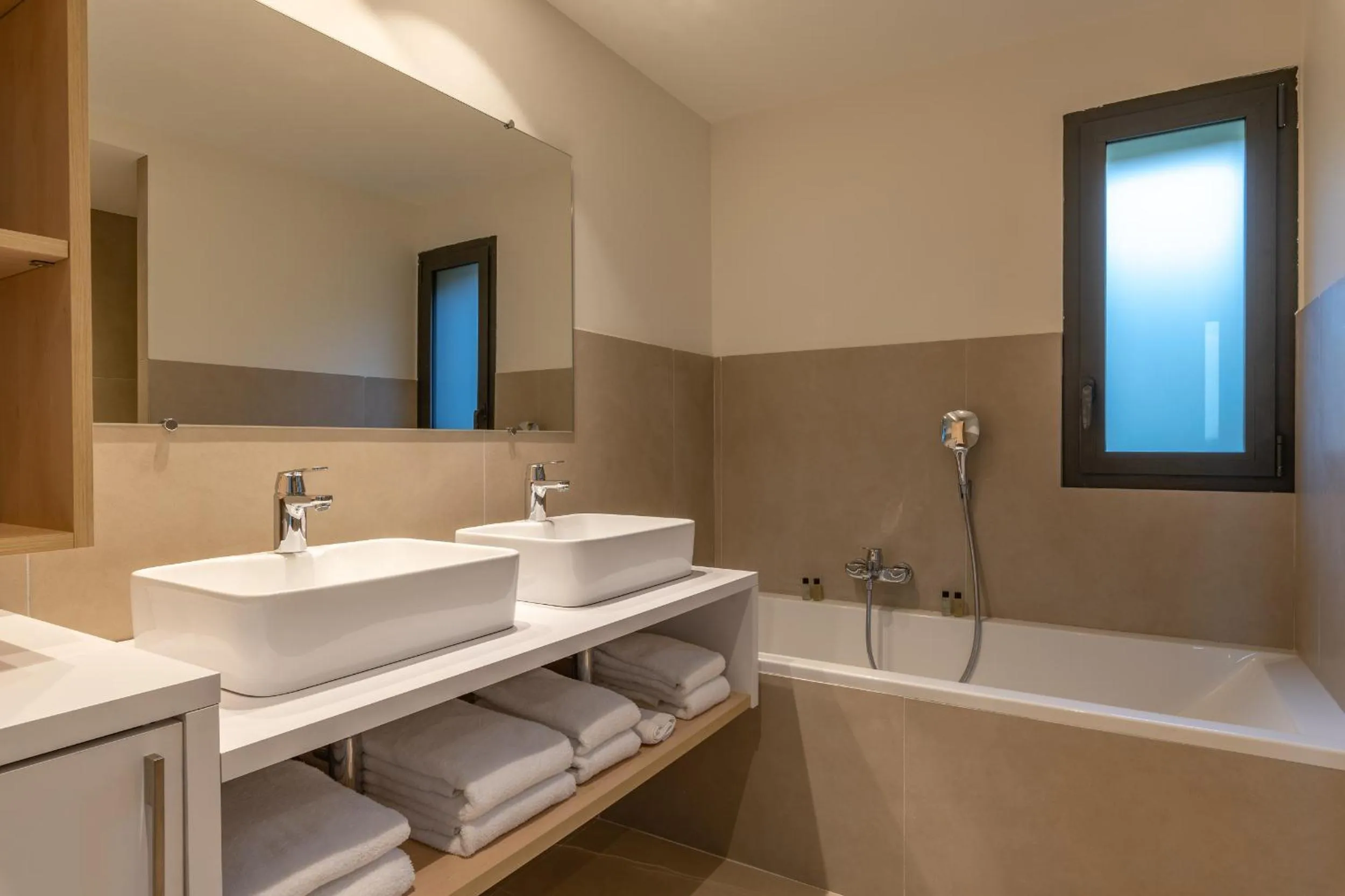 Bathroom in Les Jardins du Cèdre, Boutique hôtel & gastronomie