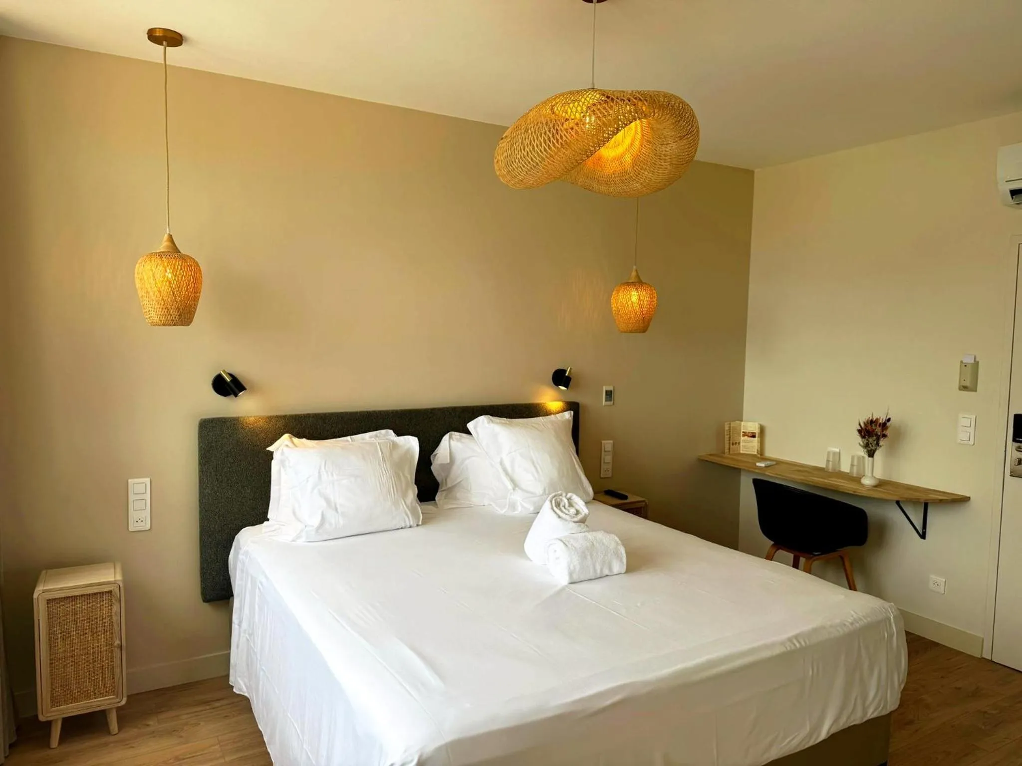 Bedroom, Bed in Les Jardins du Cèdre, Boutique hôtel & gastronomie