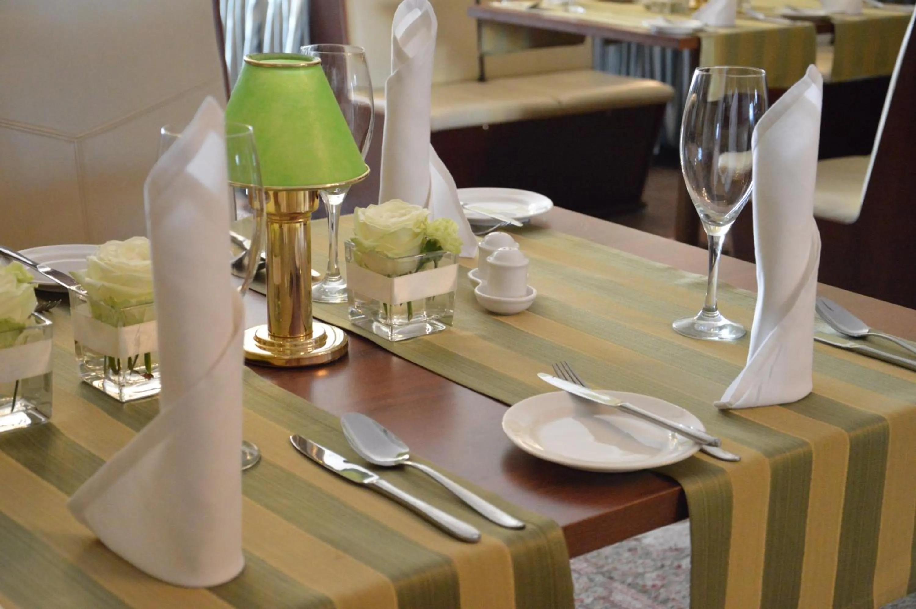 Restaurant/places to eat in Hotel Batory