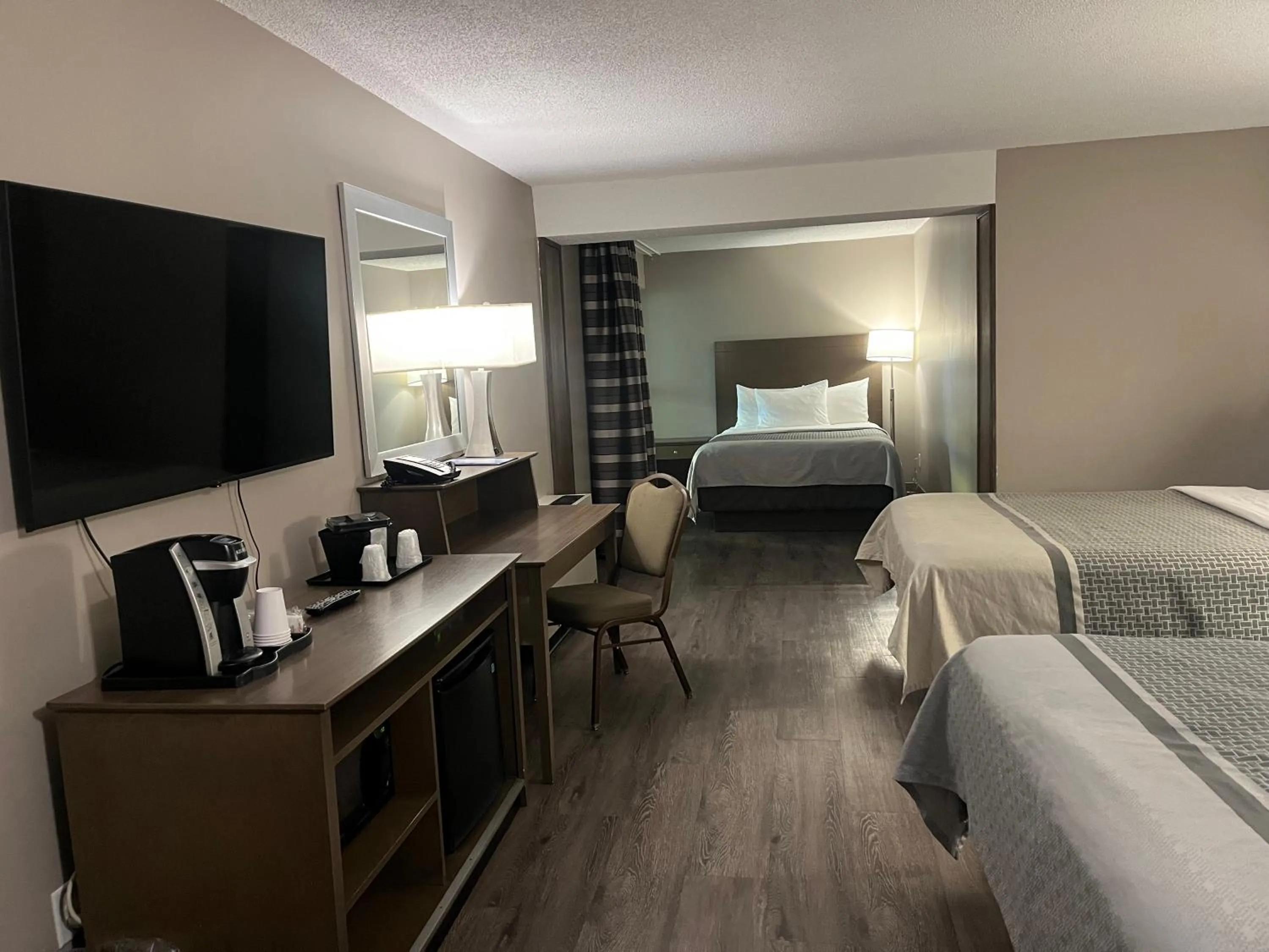 Bedroom, Bed in Travelodge Hotel by Wyndham Saskatoon