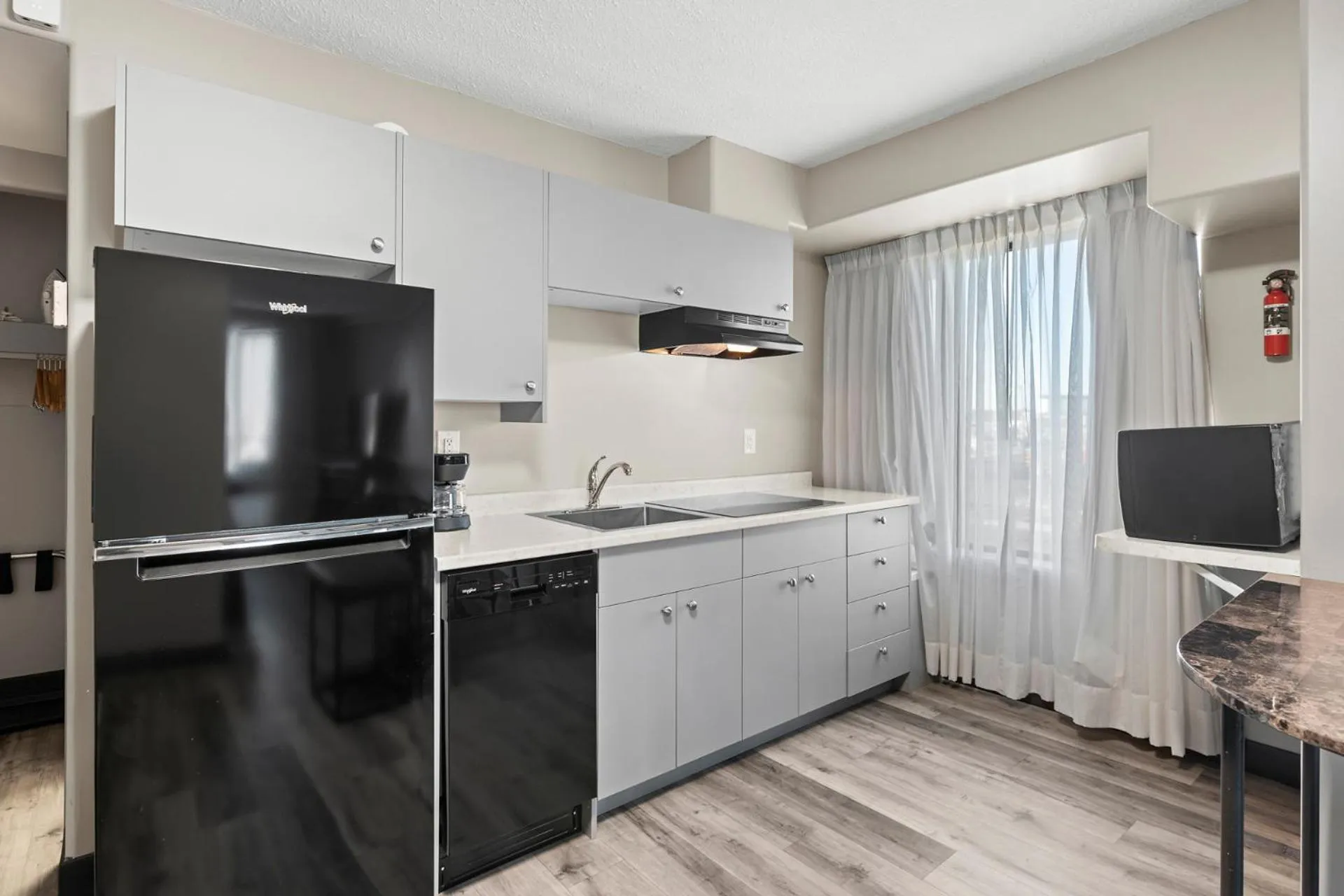 Kitchen or kitchenette in Travelodge Hotel by Wyndham Saskatoon