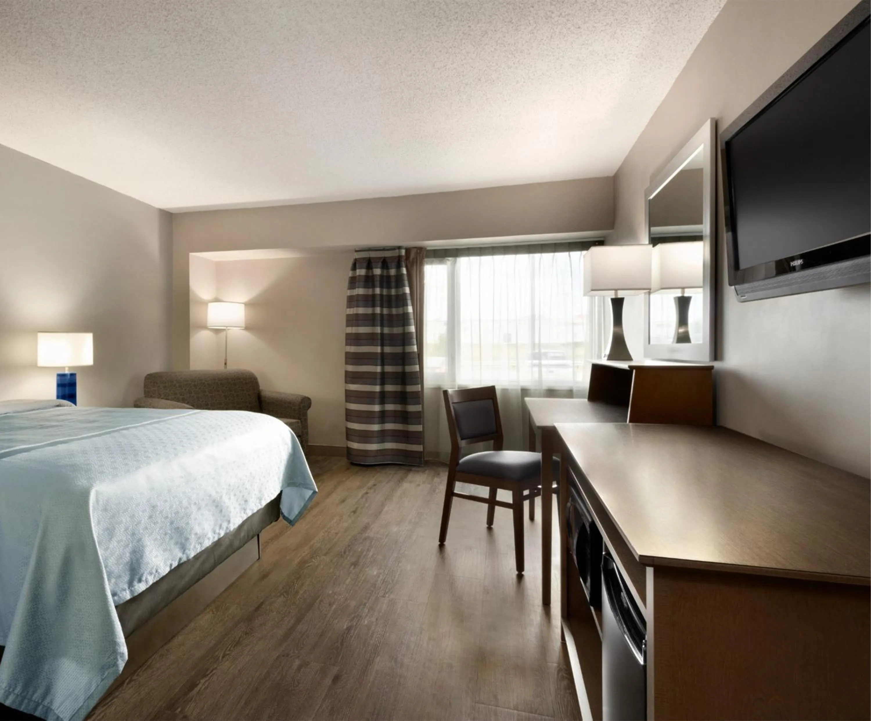 Bedroom, Bed in Travelodge Hotel by Wyndham Saskatoon