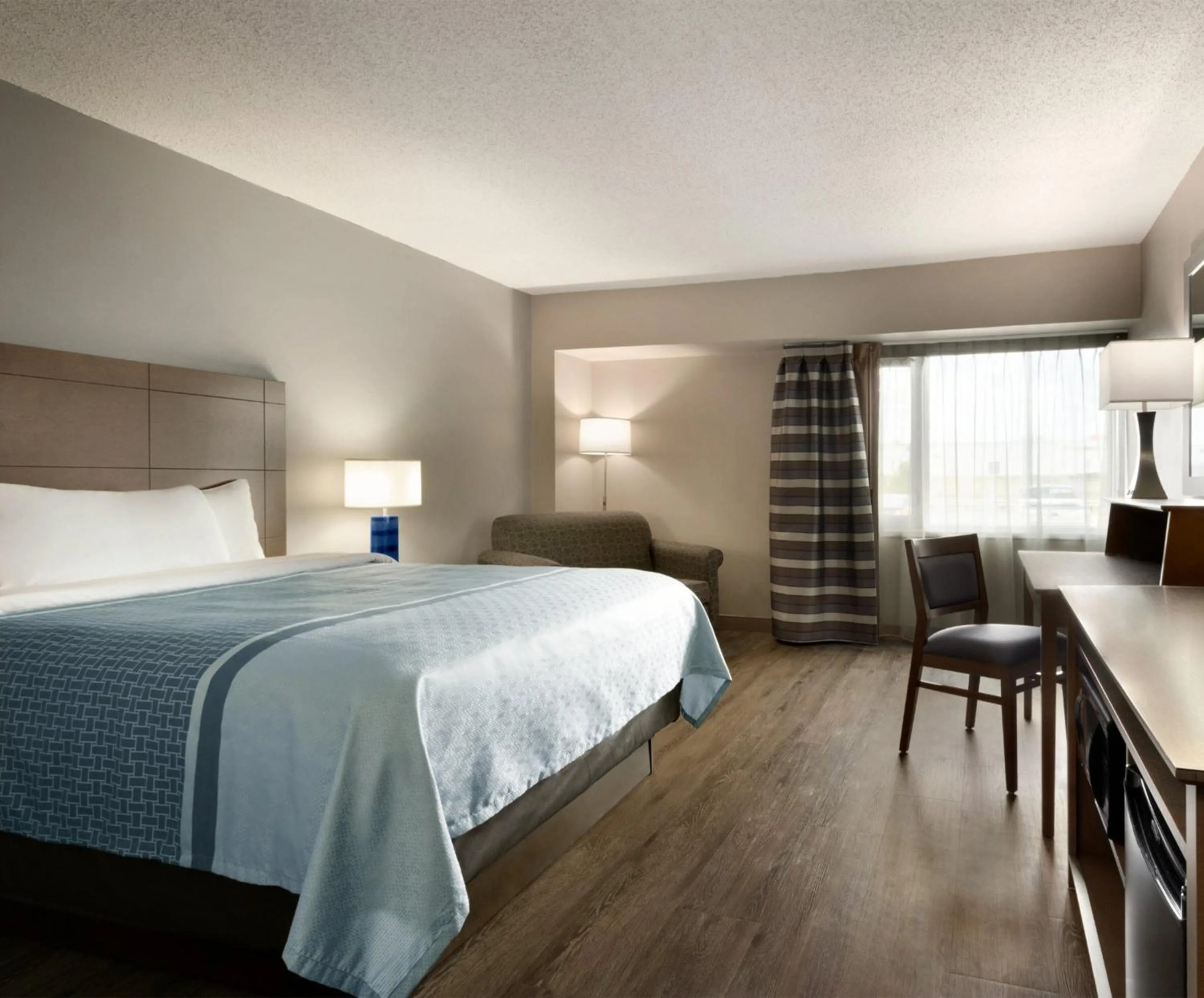 Bedroom, Bed in Travelodge Hotel by Wyndham Saskatoon