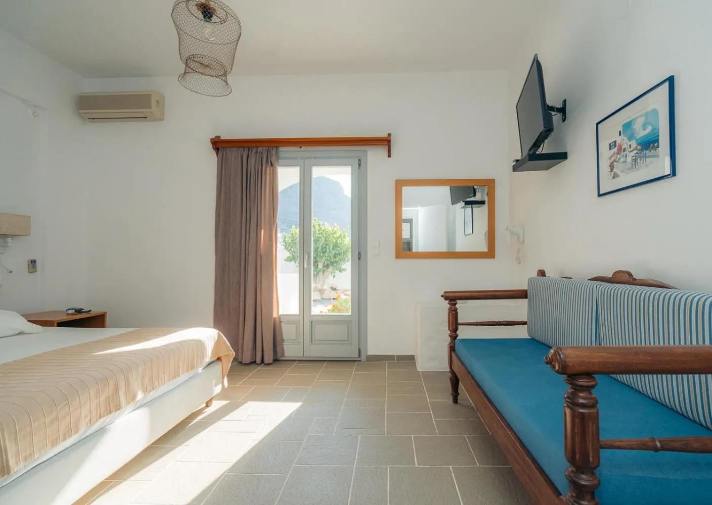 Photo of the whole room, Bed in Aeolos Hotel