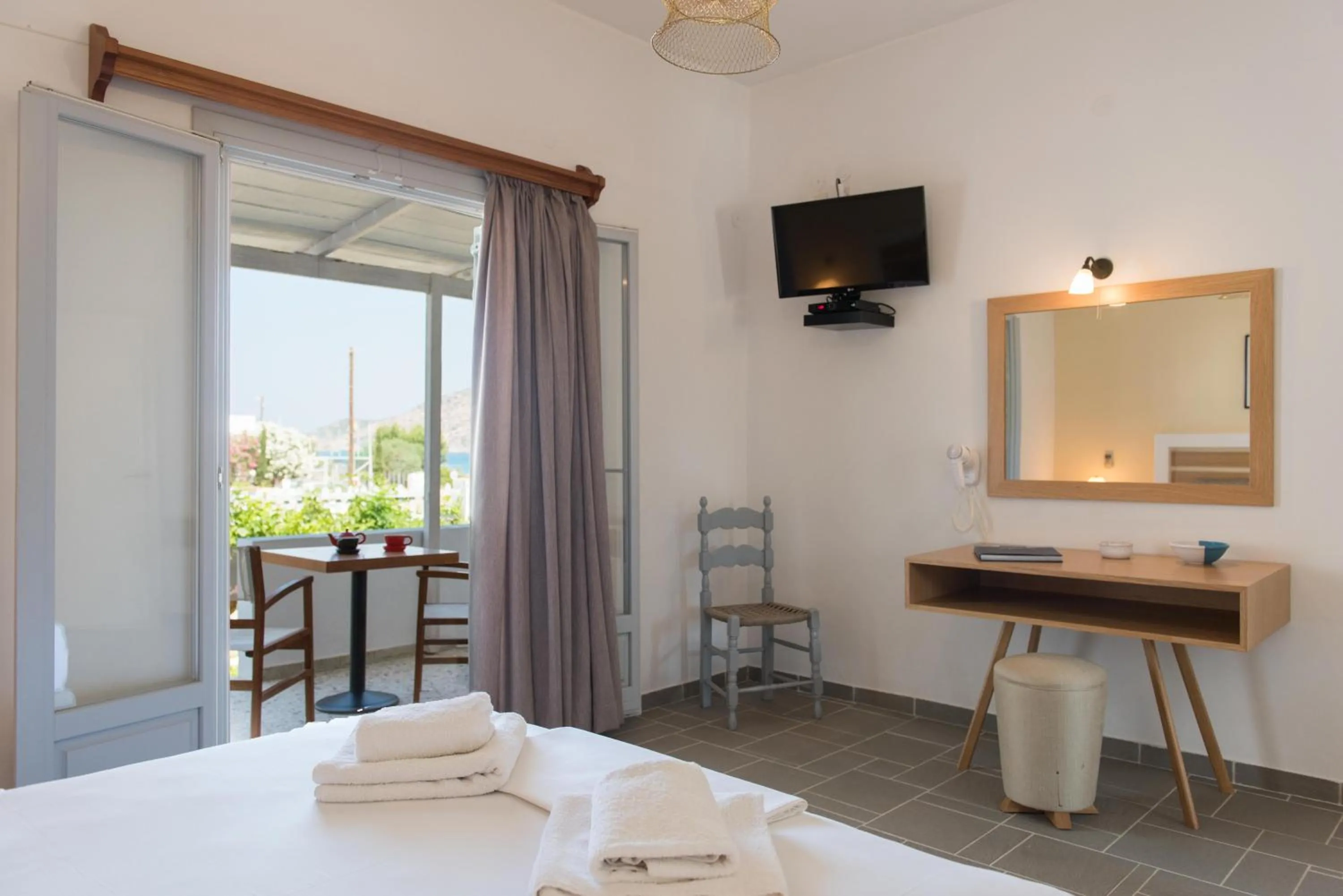 Photo of the whole room, Bed in Aeolos Hotel