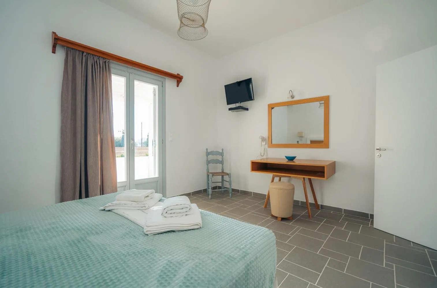 Photo of the whole room, Bed in Aeolos Hotel