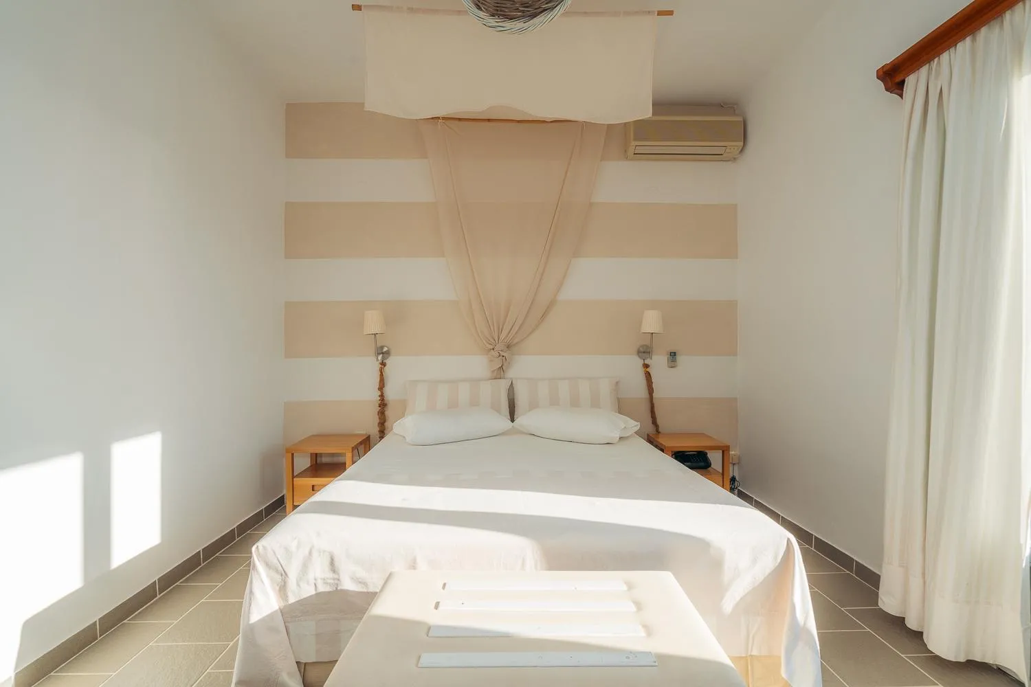 Photo of the whole room, Bed in Aeolos Hotel