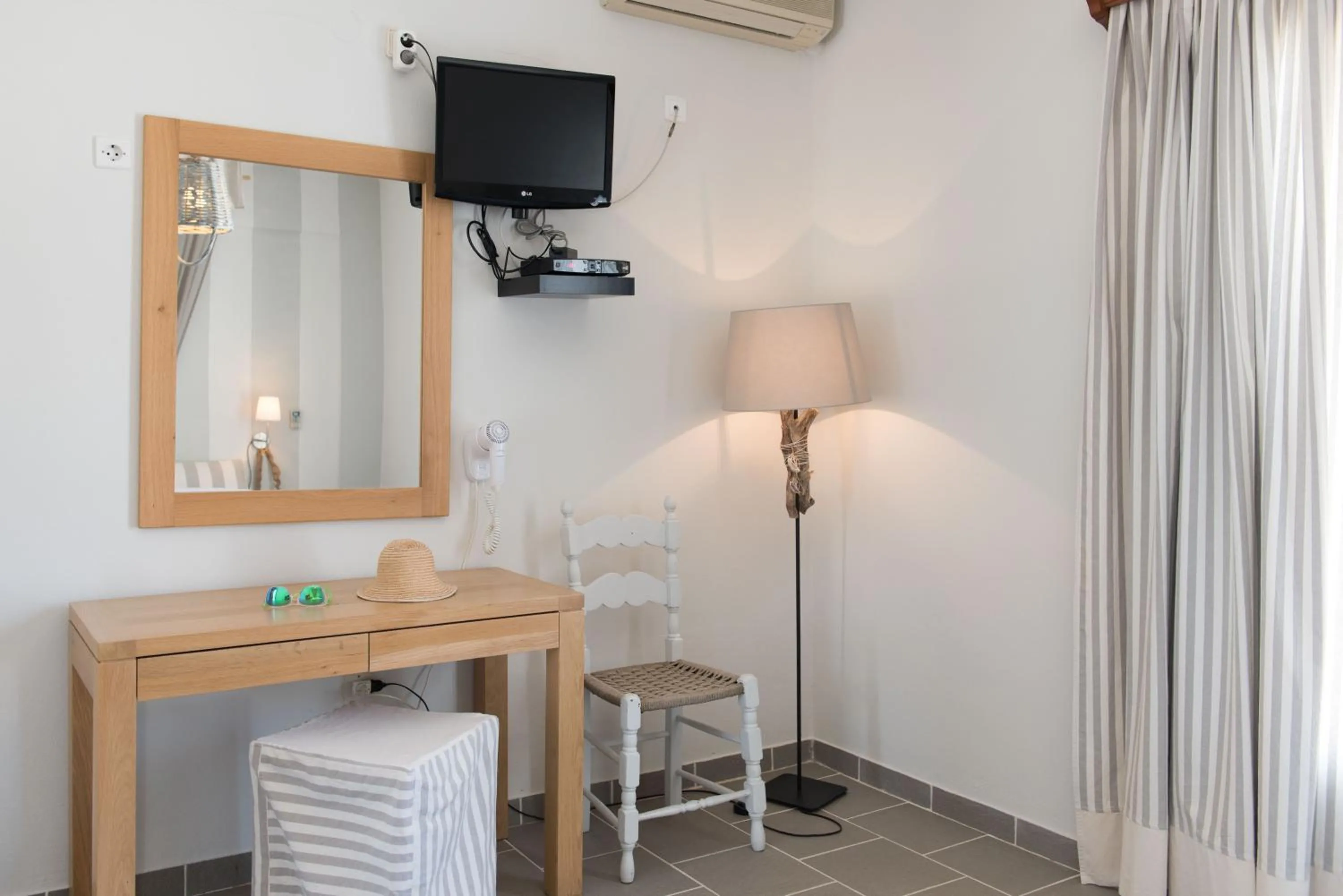 TV and multimedia in Aeolos Hotel