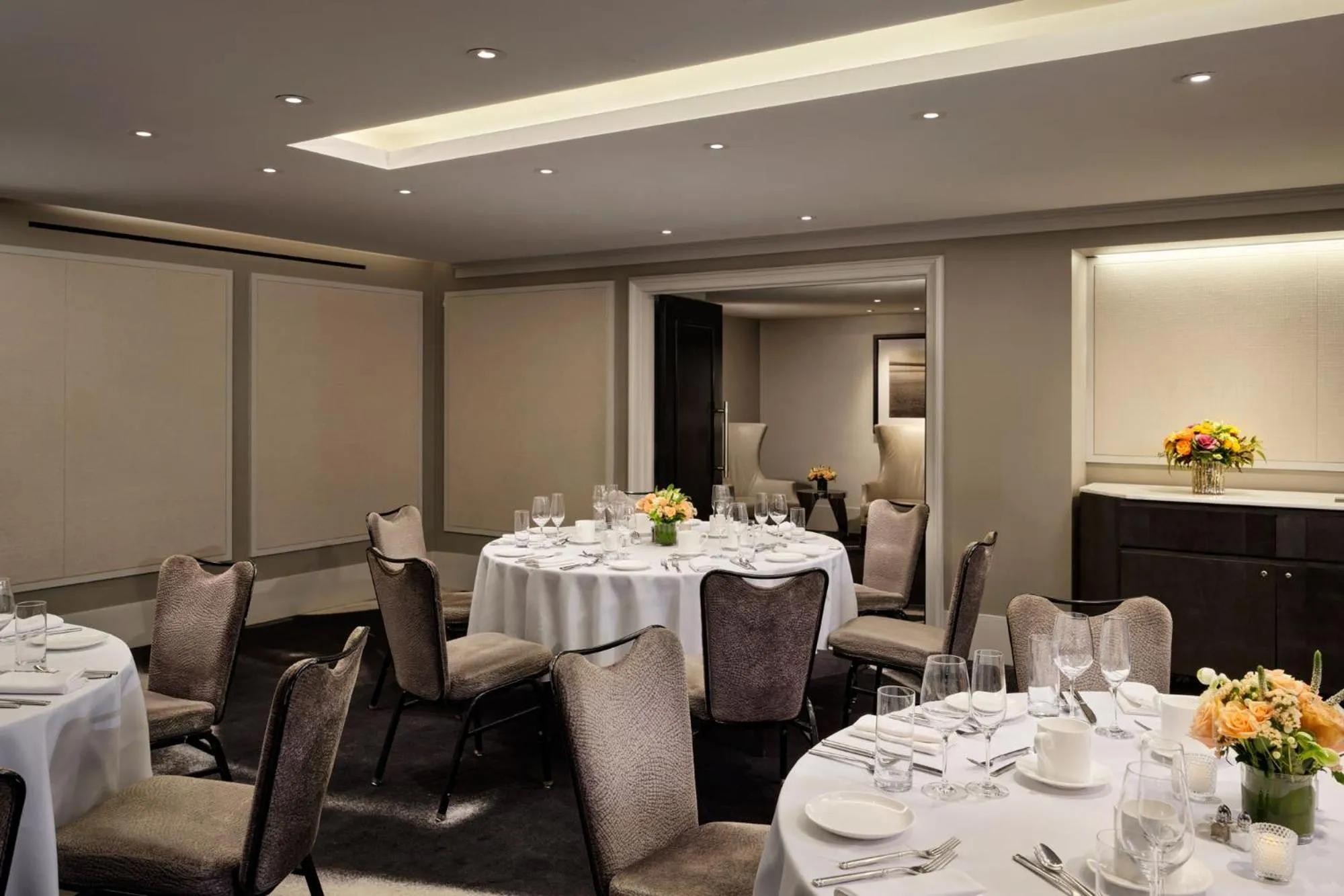 Meeting/conference room in Loews Regency New York Hotel