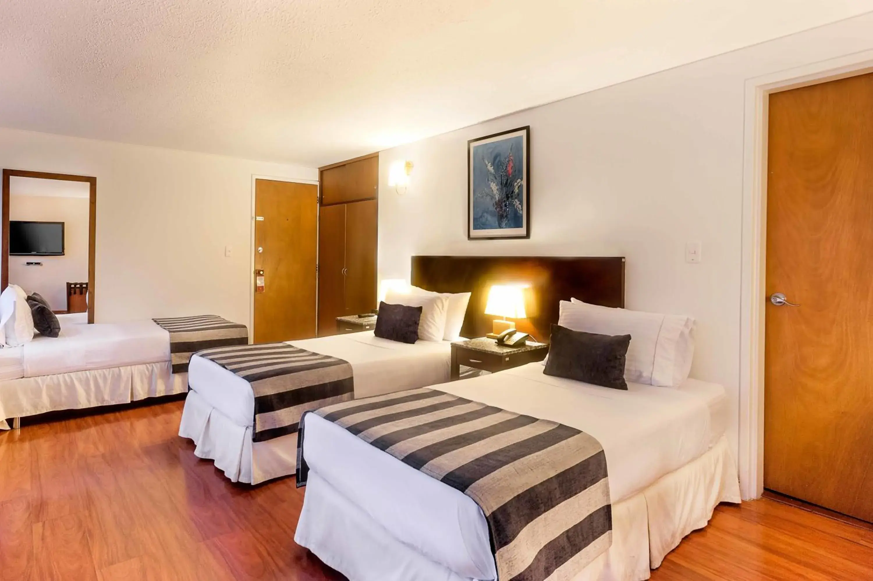 Photo of the whole room, Bed in Hotel Oceanía Bogotá Museo Photo of the whole room, Bed in Hotel Oceanía Bogotá Museo