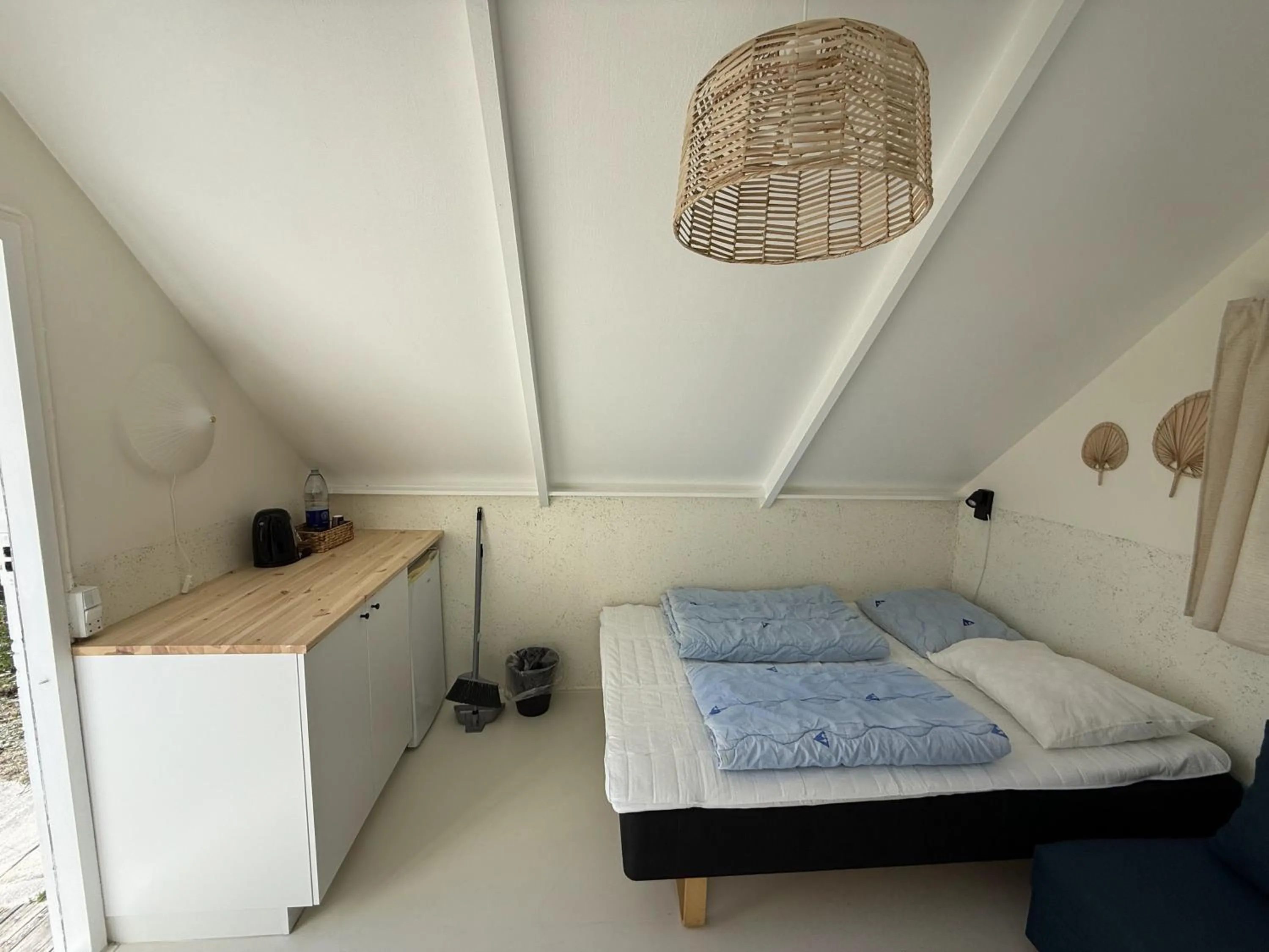 Kitchen or kitchenette, Bed in Frederiksværk Camping & Hostel