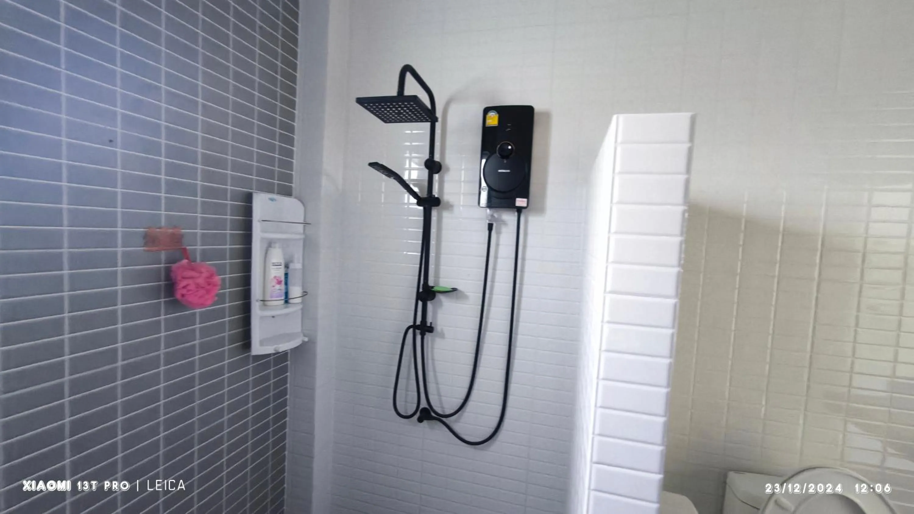 Shower in Rai Eingpu