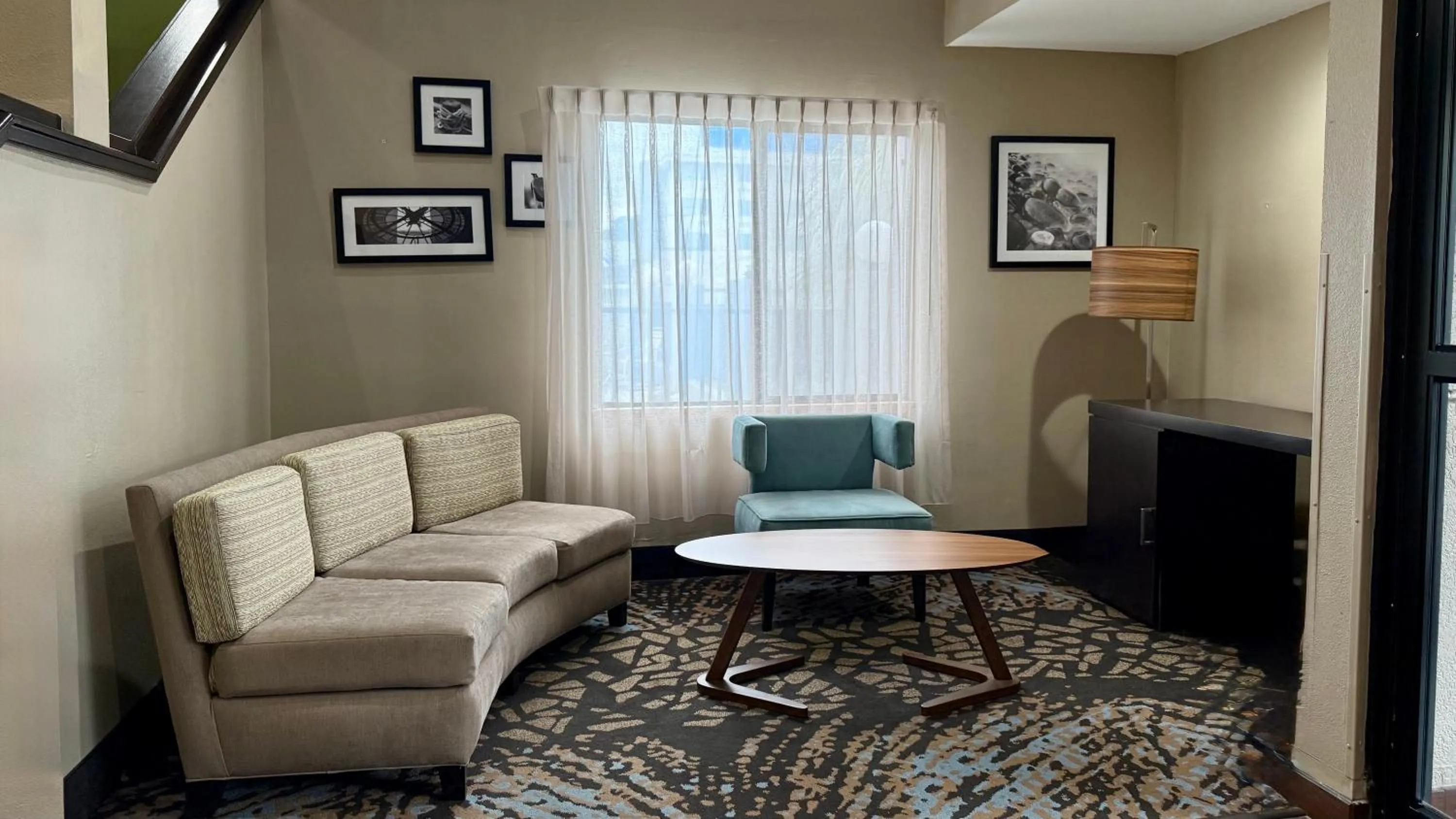 Seating area in Sleep Inn Savannah Gateway I-95