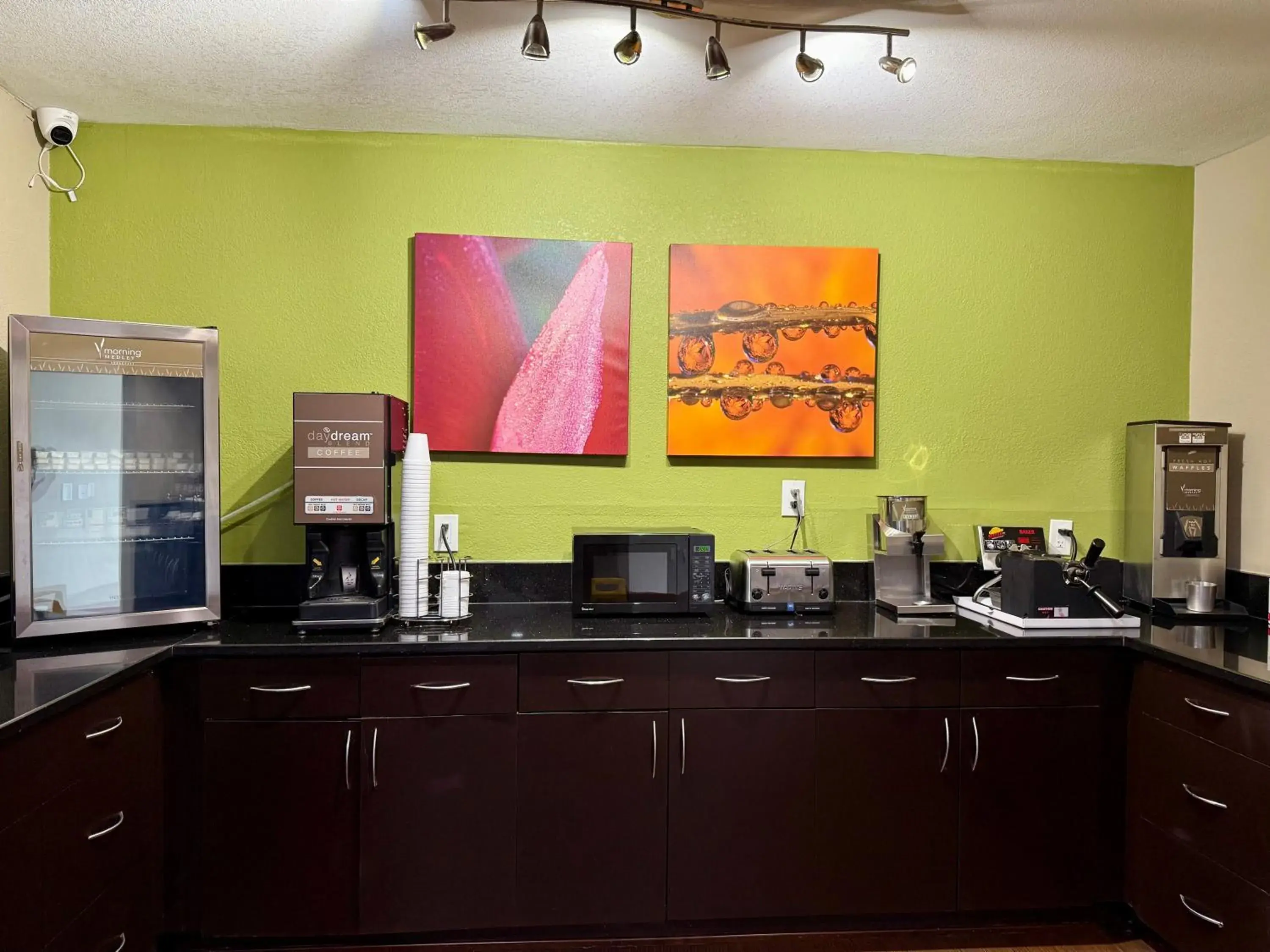 Breakfast in Sleep Inn Savannah Gateway I-95 Breakfast in Sleep Inn Savannah Gateway I-95