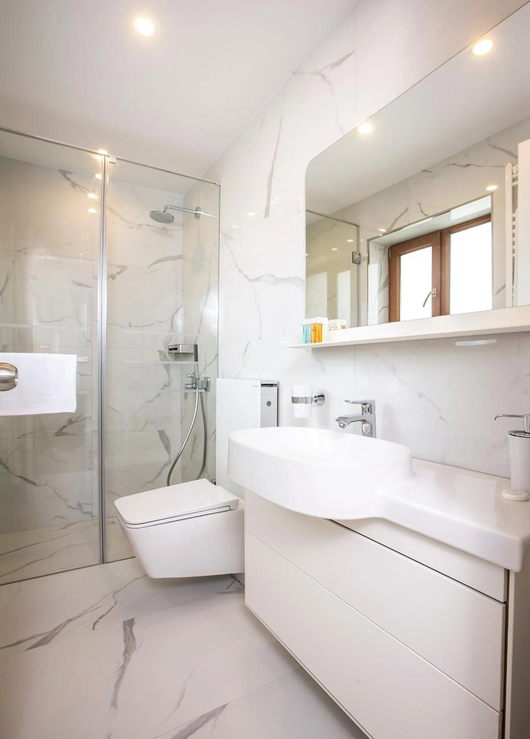 Bathroom in Ascot Hotel Büyükada