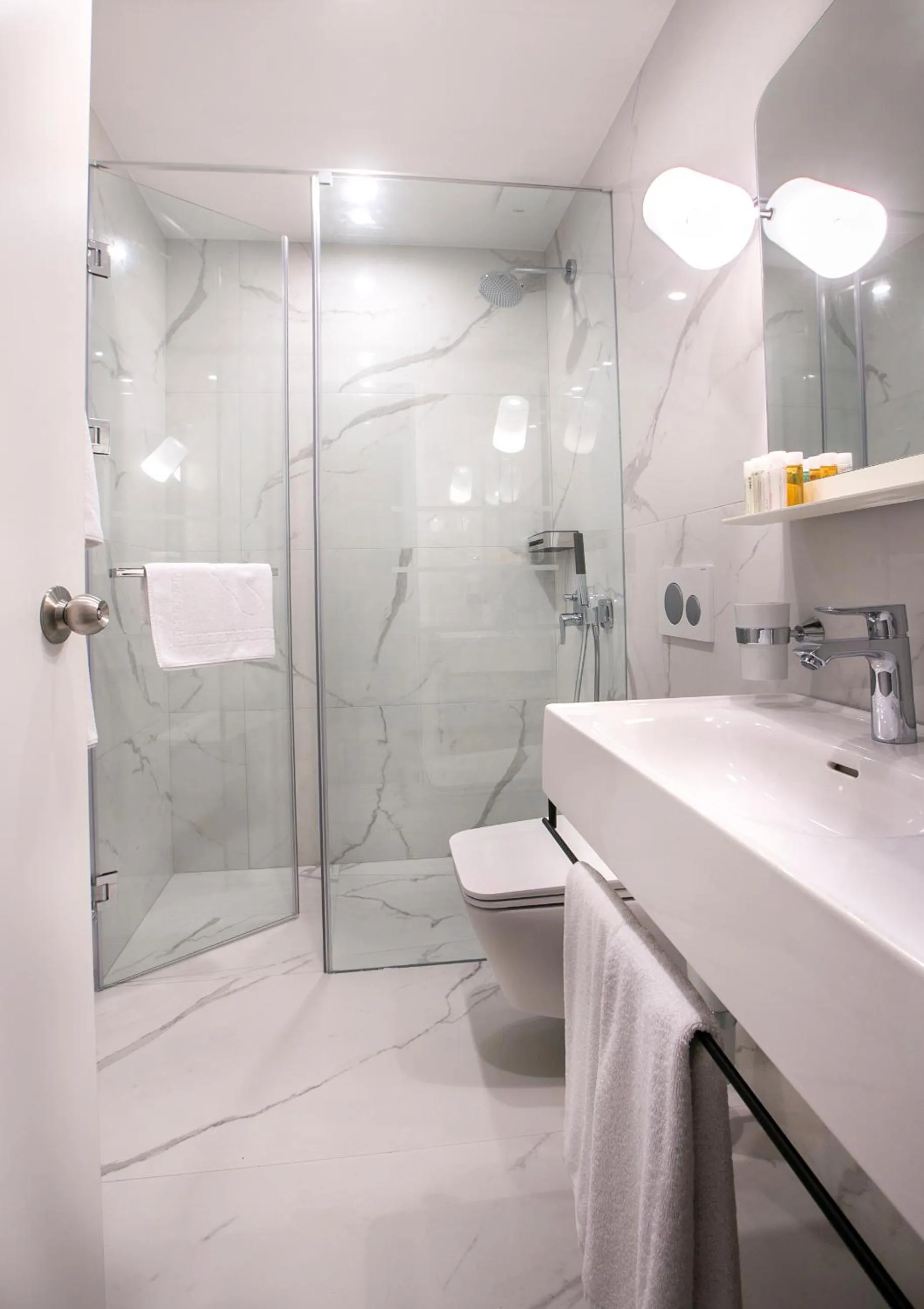 Bathroom in Ascot Hotel Büyükada