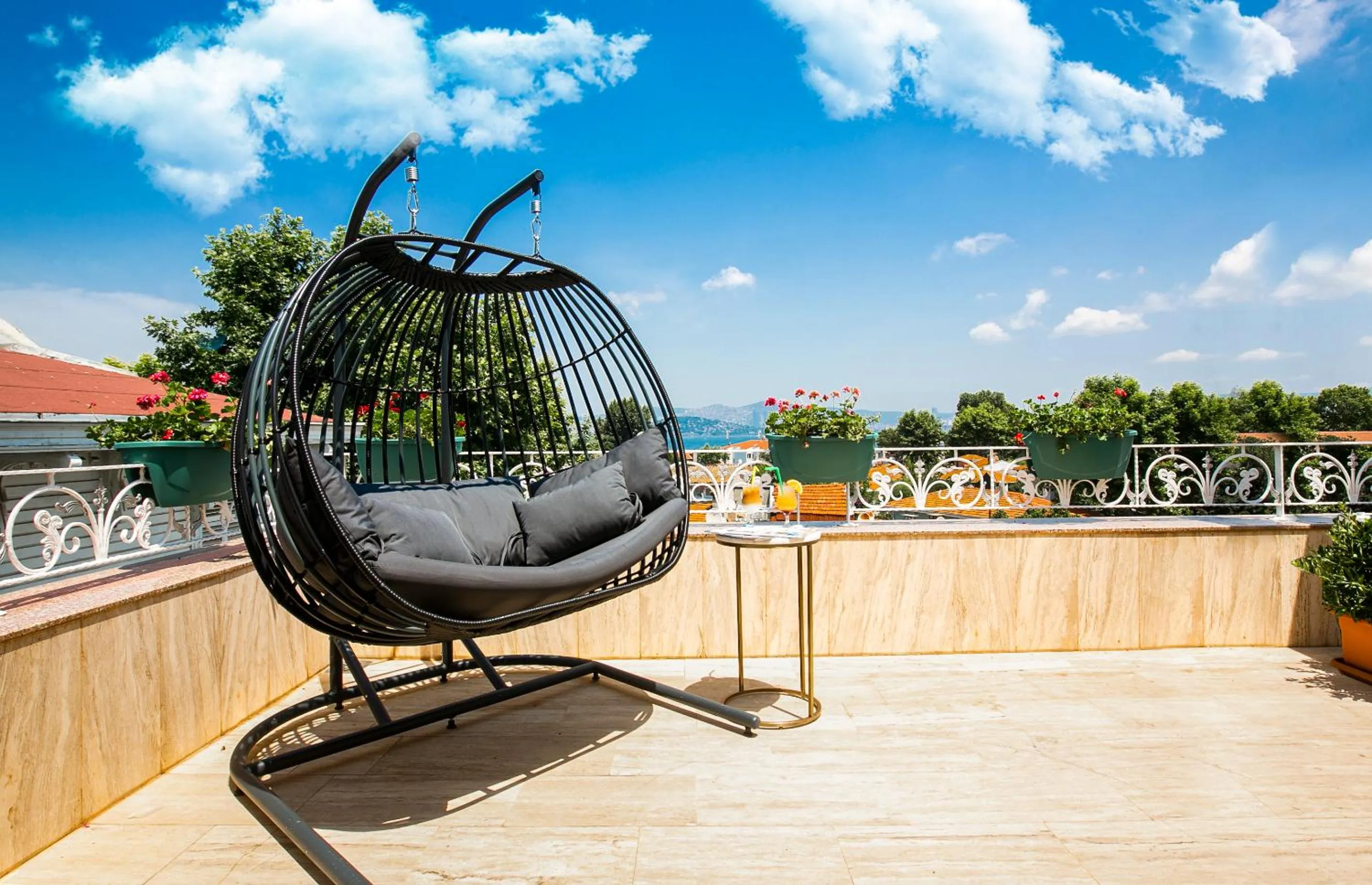 Balcony/Terrace in Ascot Hotel Büyükada