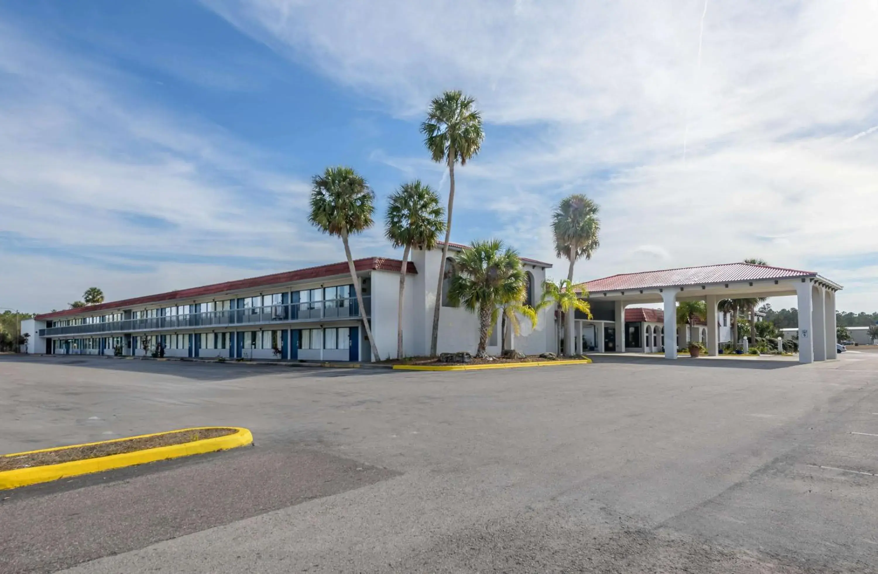 Property building in Motel 6-Spring Hill, FL - Weeki Wachee Property building in Motel 6-Spring Hill, FL - Weeki Wachee