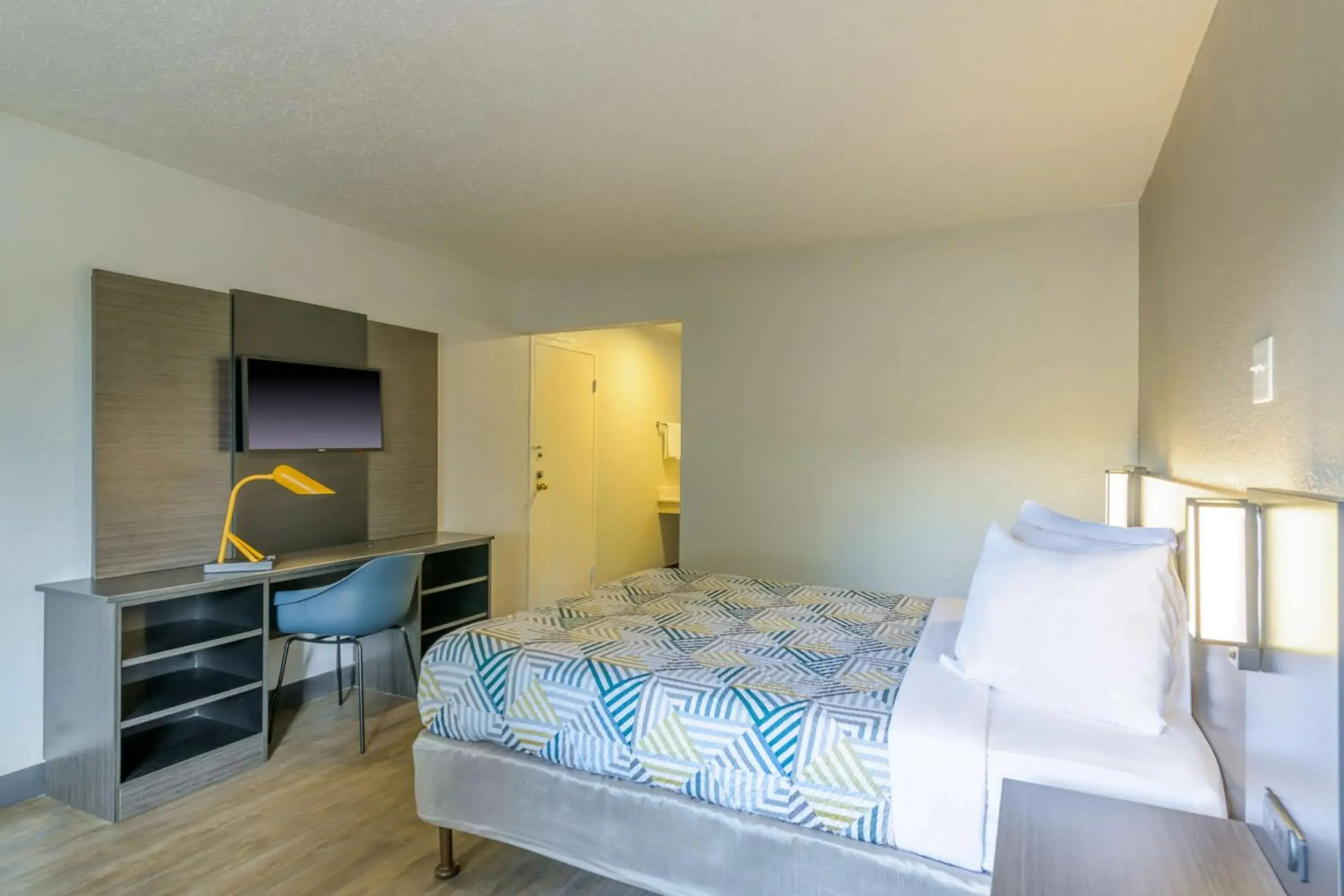 Bedroom, Bed in Motel 6-Spring Hill, FL - Weeki Wachee Bedroom, Bed in Motel 6-Spring Hill, FL - Weeki Wachee