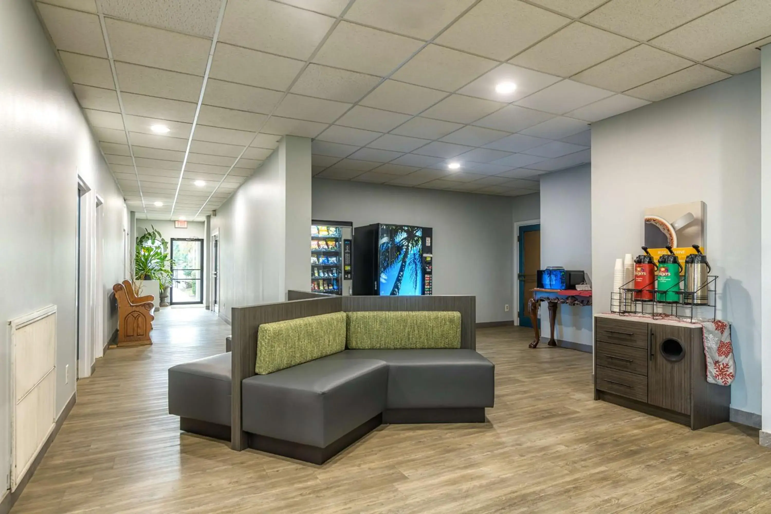 Property building in Motel 6-Spring Hill, FL - Weeki Wachee Property building in Motel 6-Spring Hill, FL - Weeki Wachee